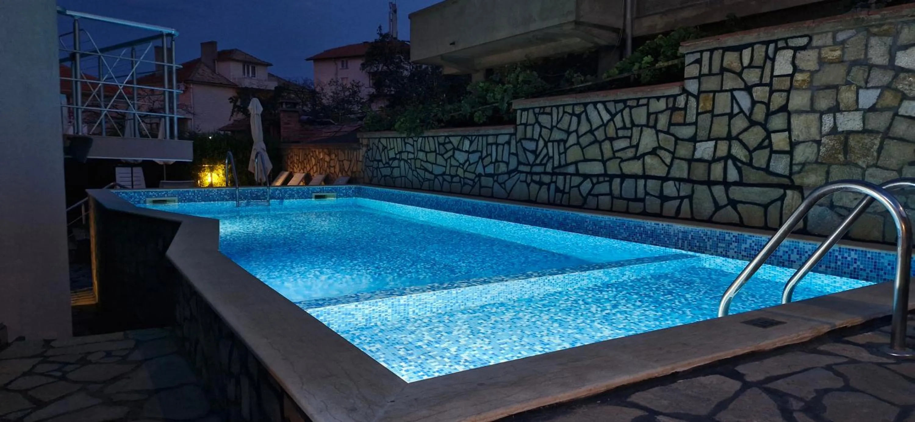 Swimming pool in Family hotel Favourite