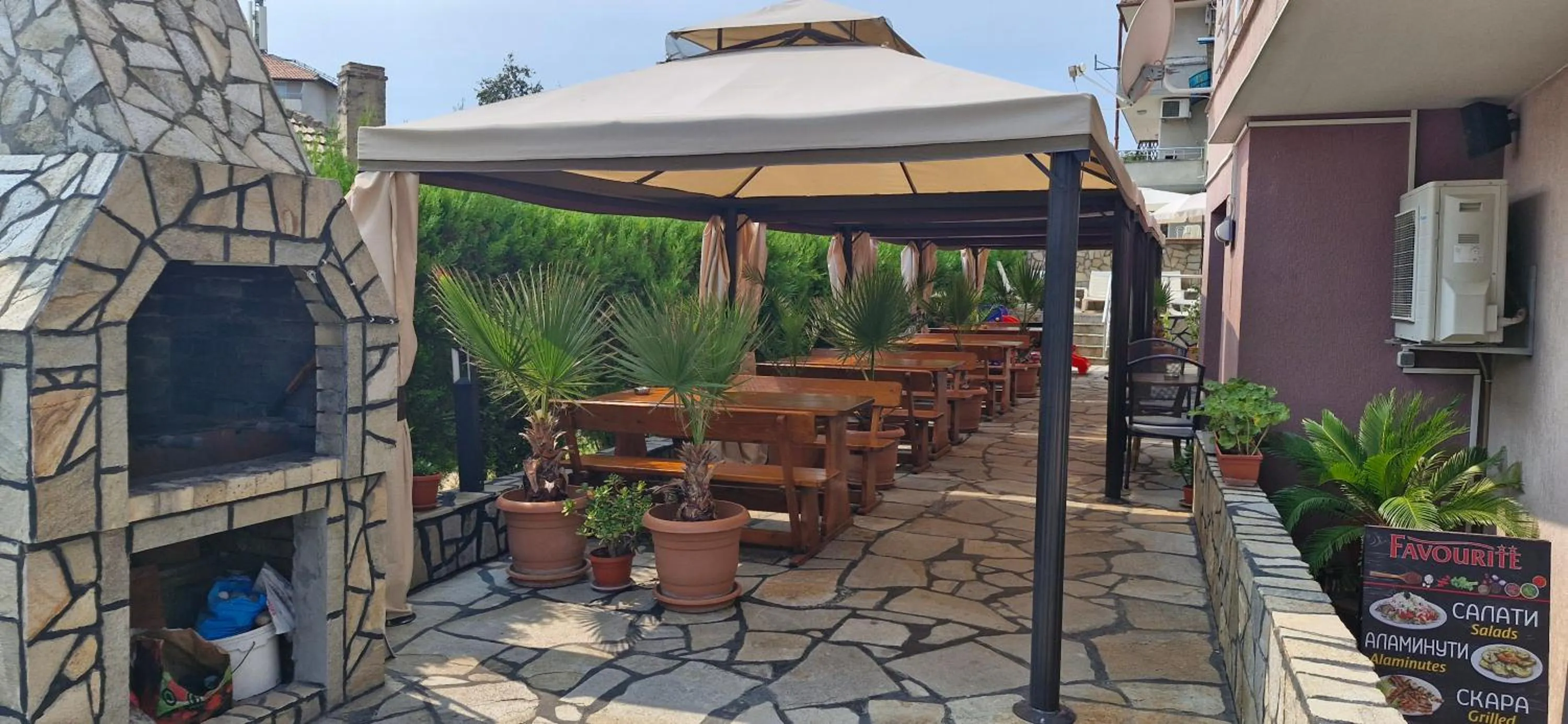 Patio in Family hotel Favourite