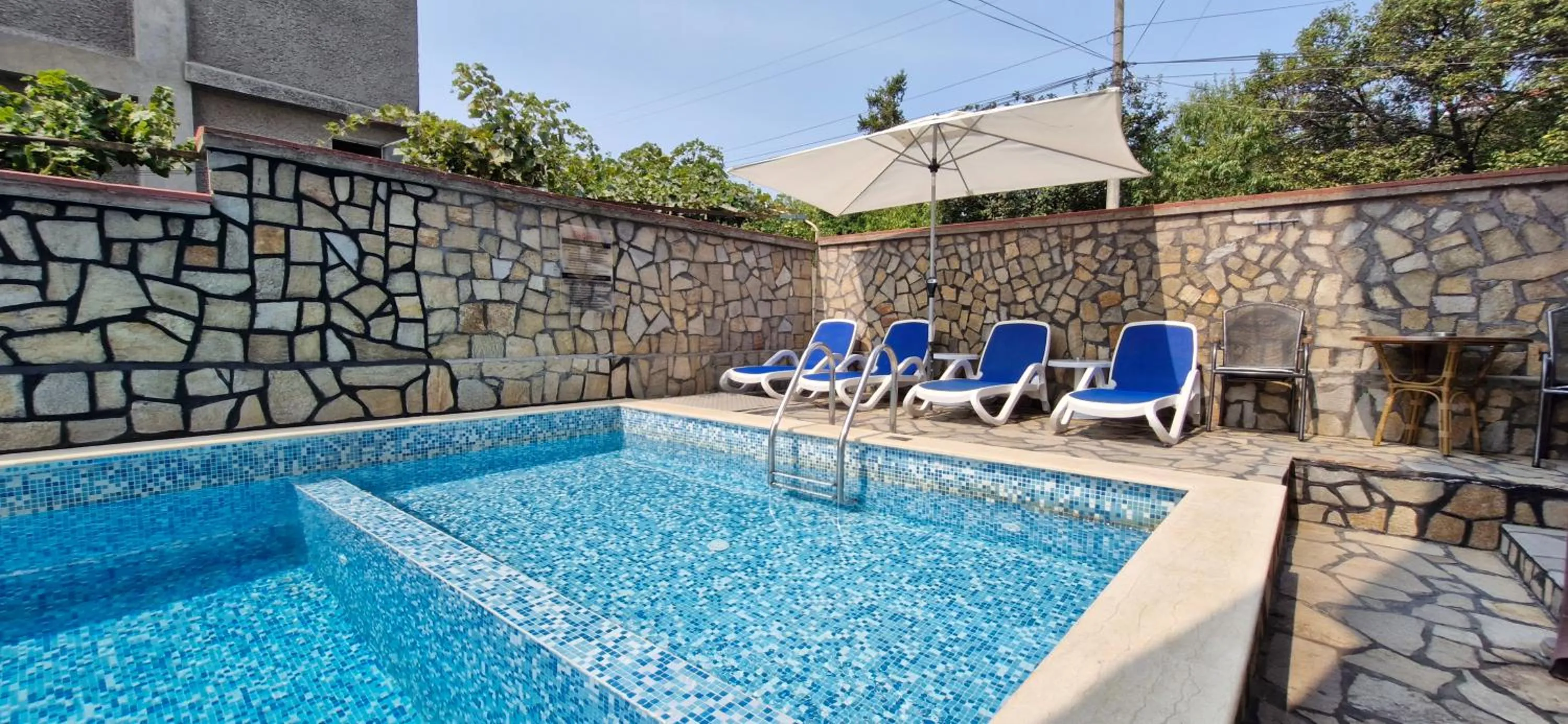 Swimming pool in Family hotel Favourite