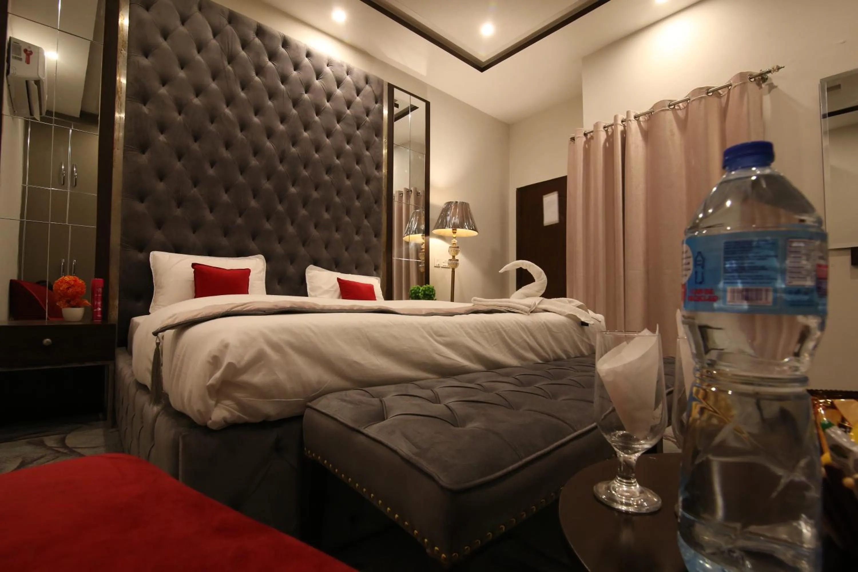 Bed in Cuzzy Inn Hotel