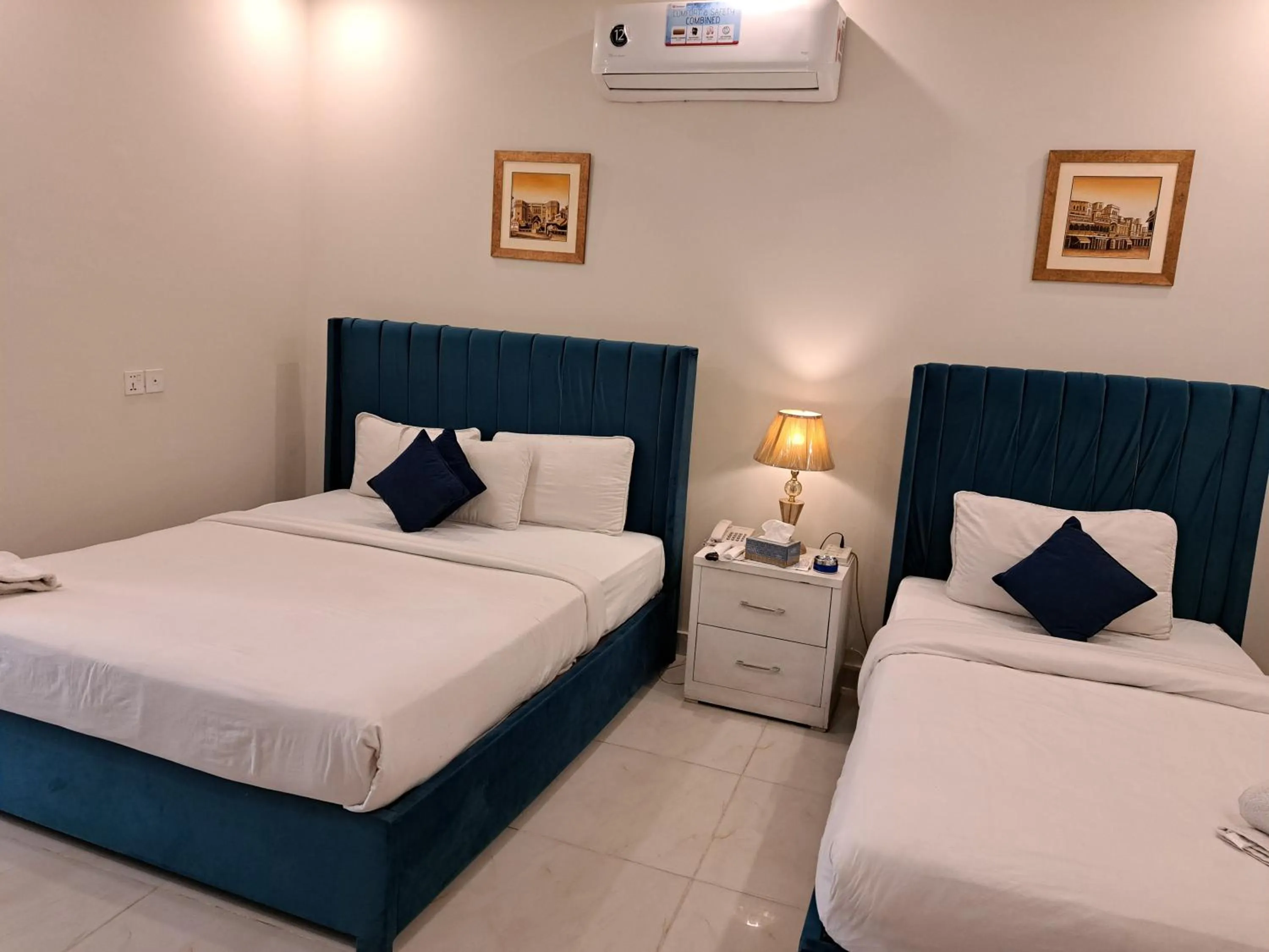 Bed in Cuzzy Inn Hotel