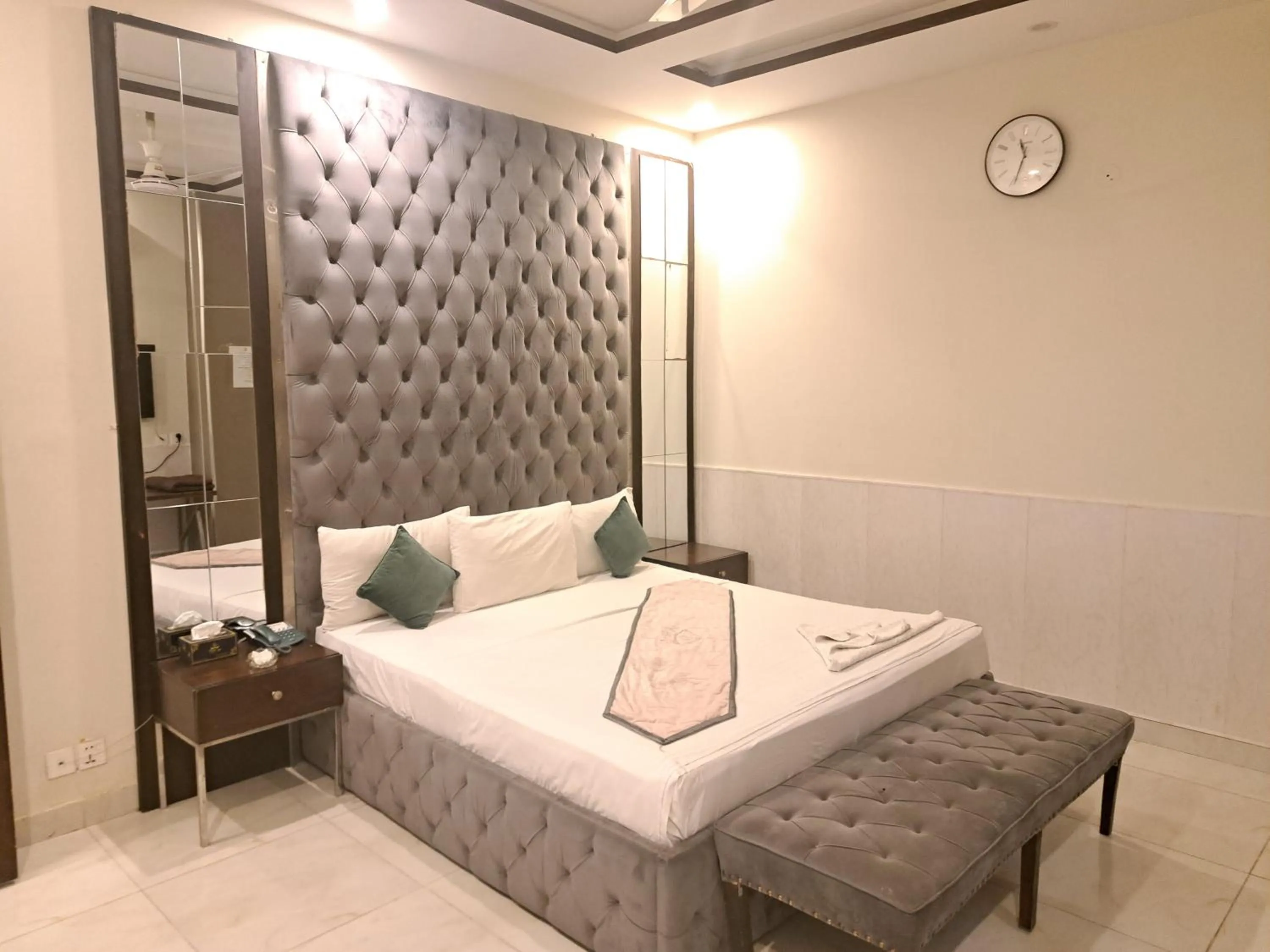 Bed in Cuzzy Inn Hotel