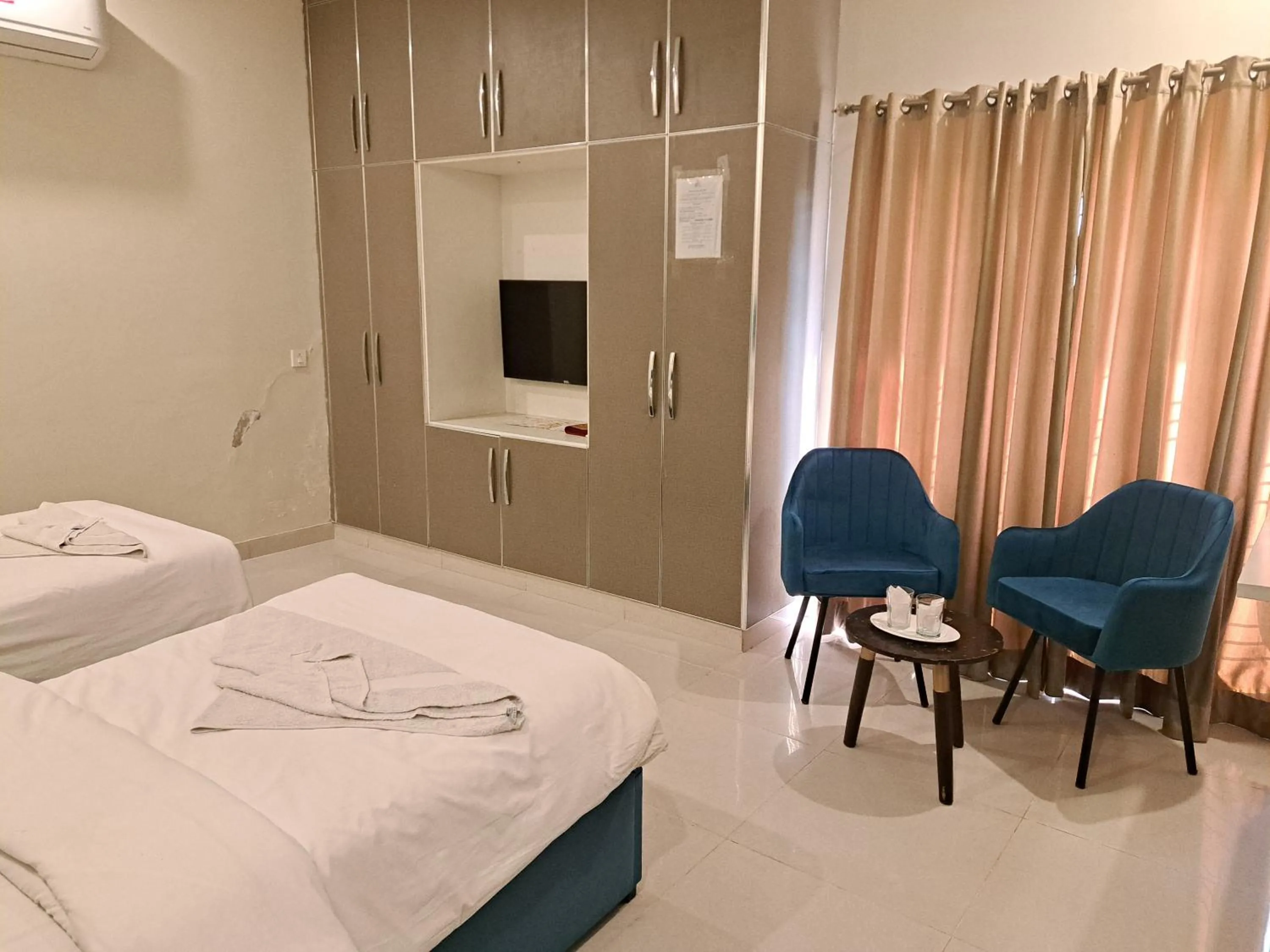 Bed in Cuzzy Inn Hotel