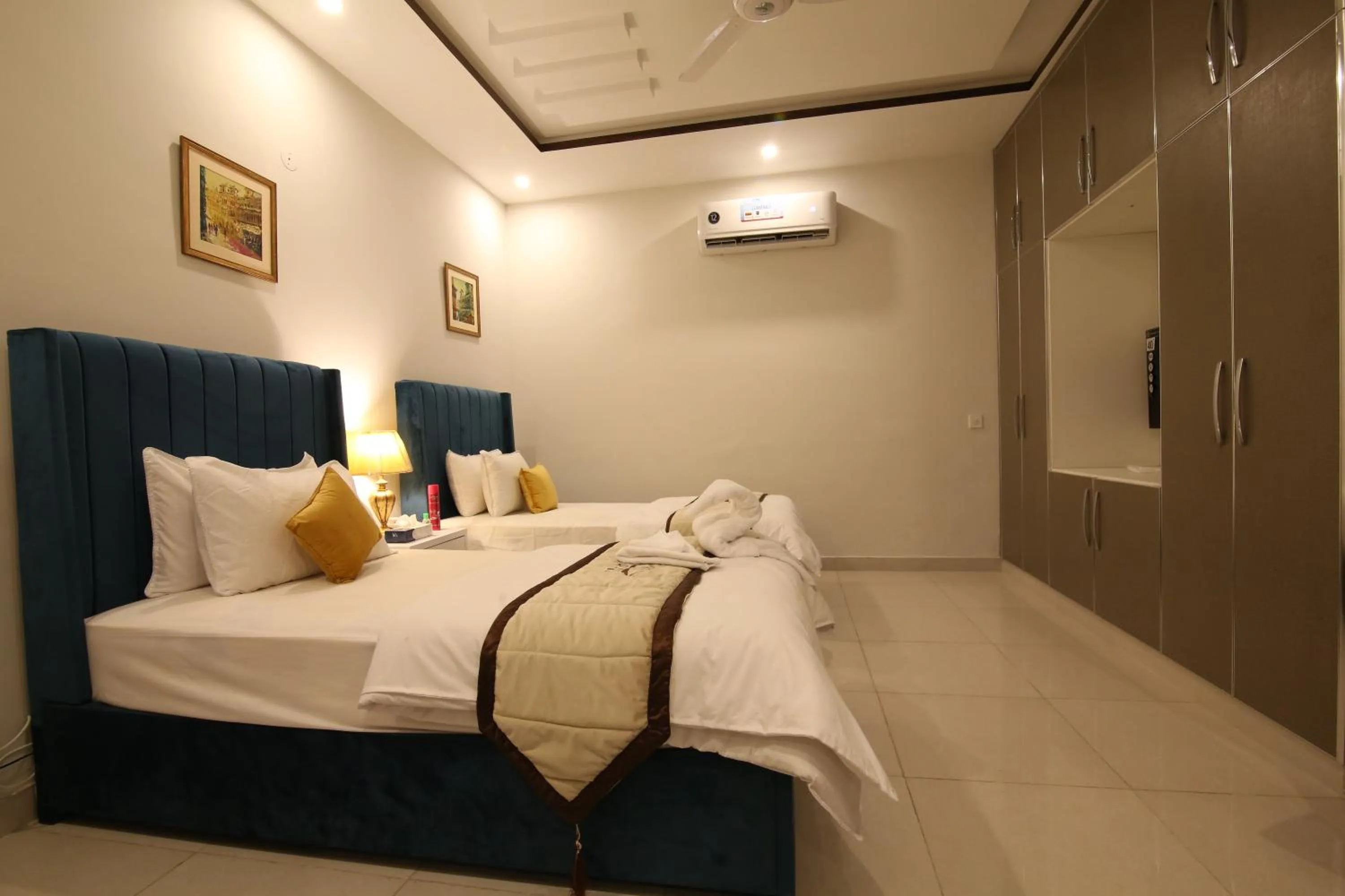 Bed in Cuzzy Inn Hotel