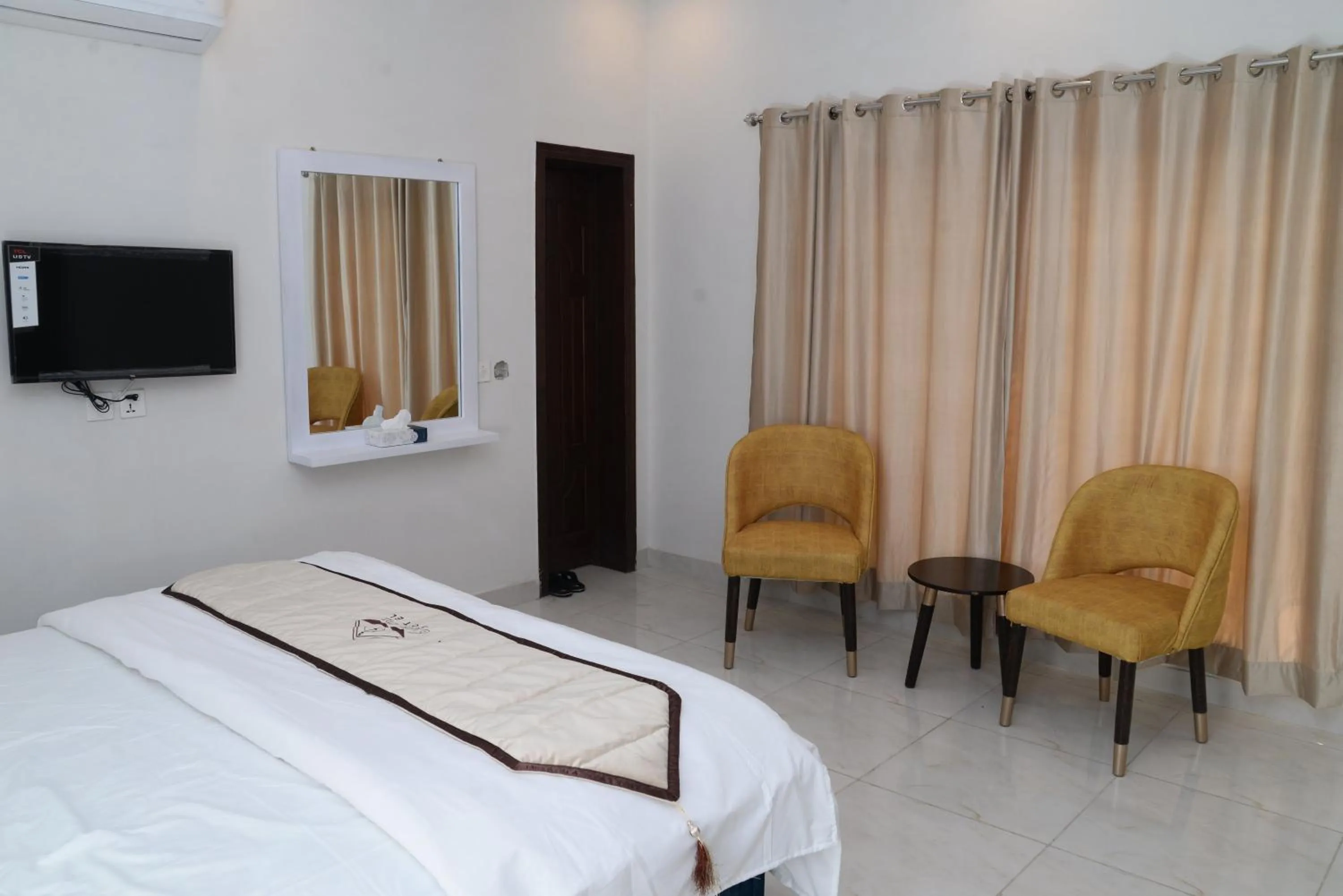 Bed in Cuzzy Inn Hotel