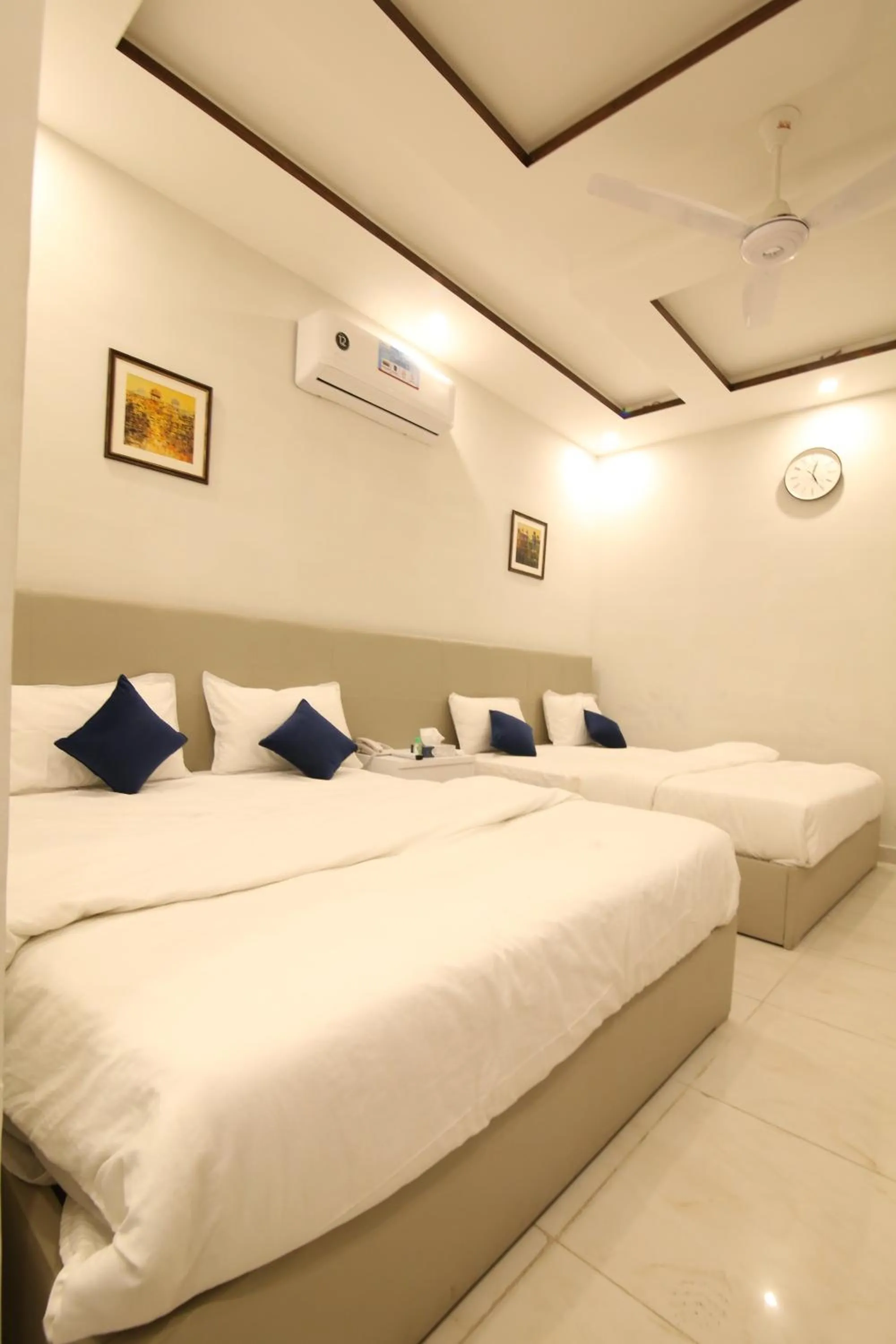 Bed in Cuzzy Inn Hotel