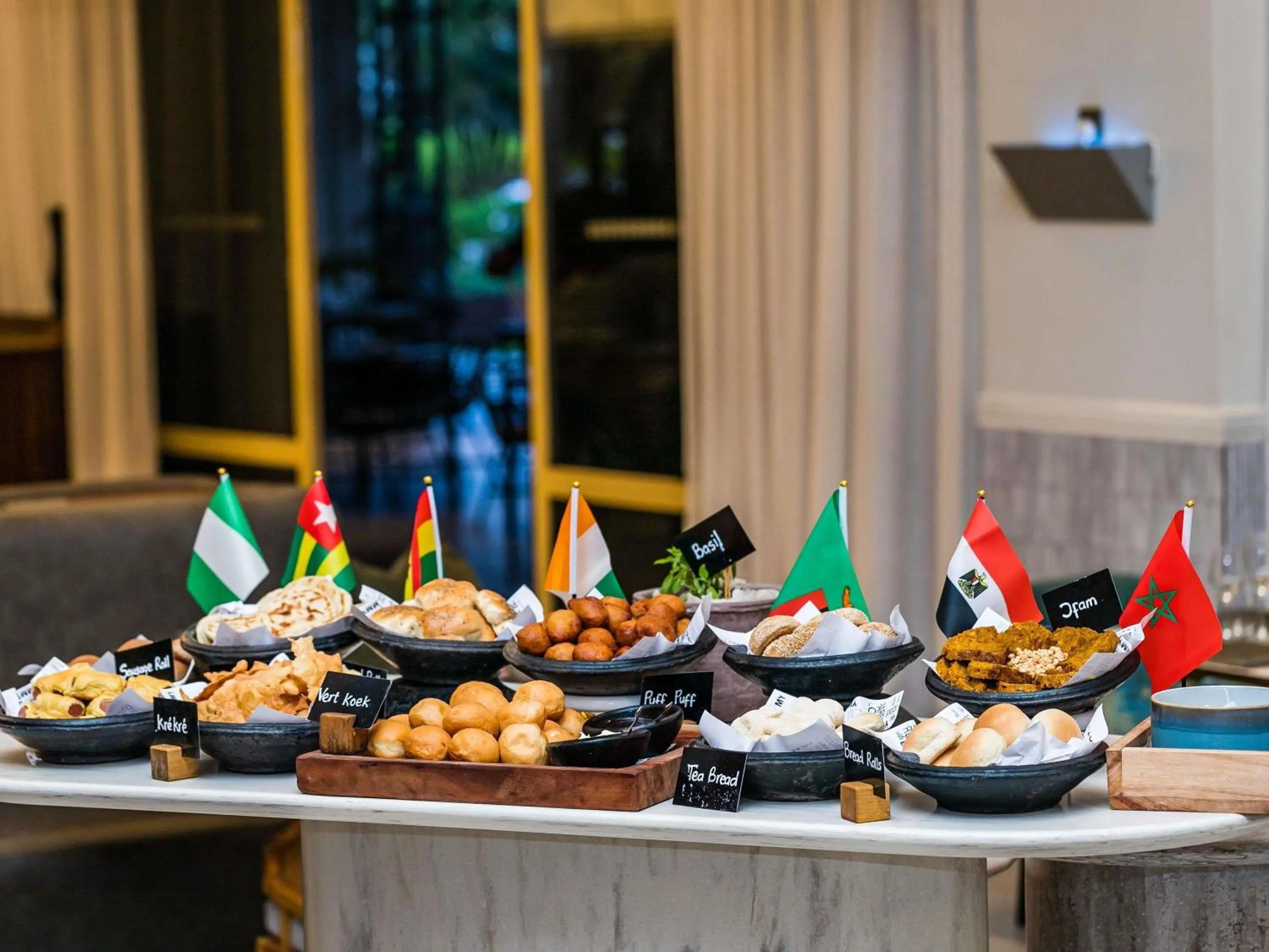 Restaurant/places to eat in Mövenpick Ambassador Hotel Accra