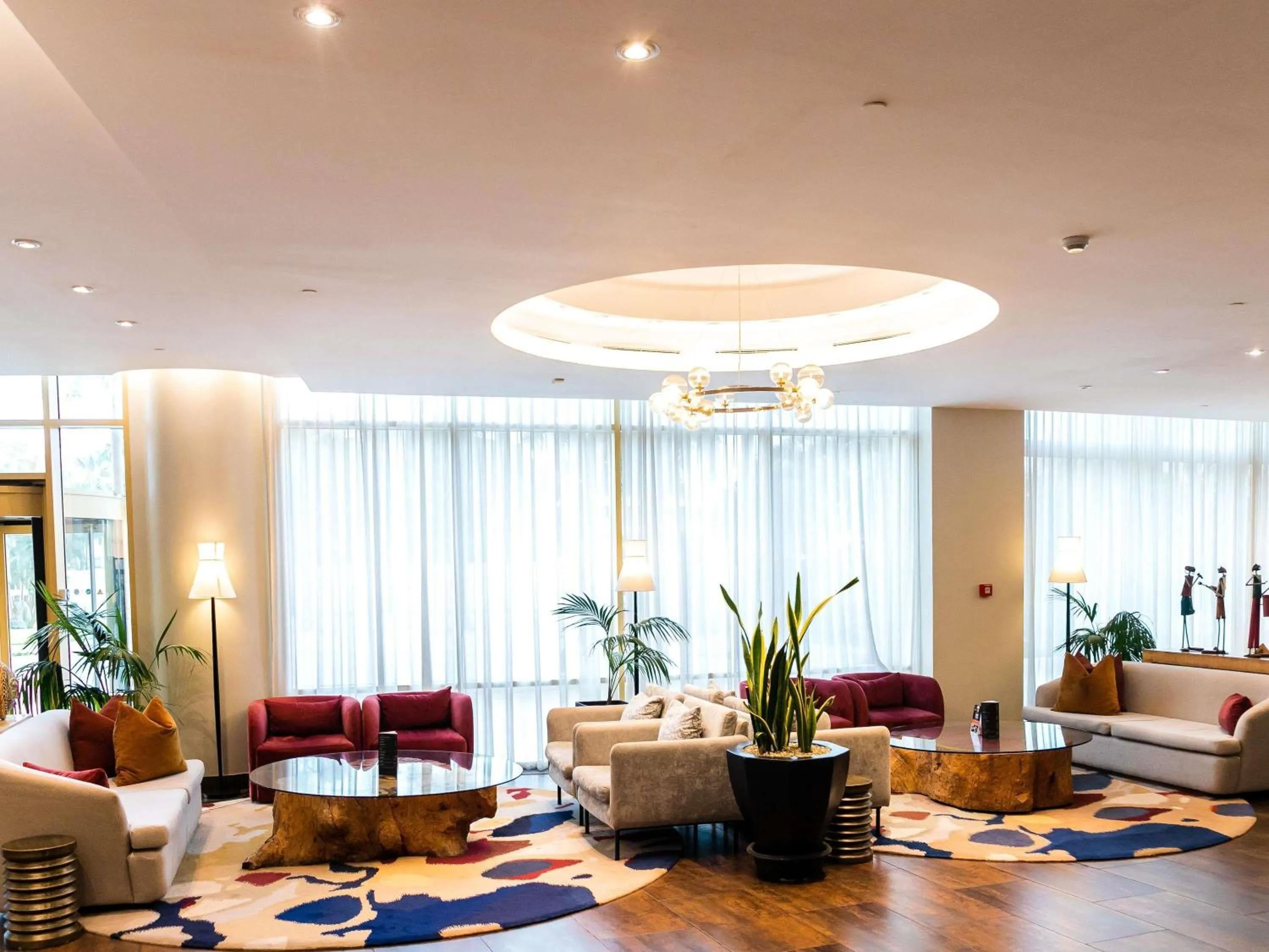 Lounge or bar in Mövenpick Ambassador Hotel Accra