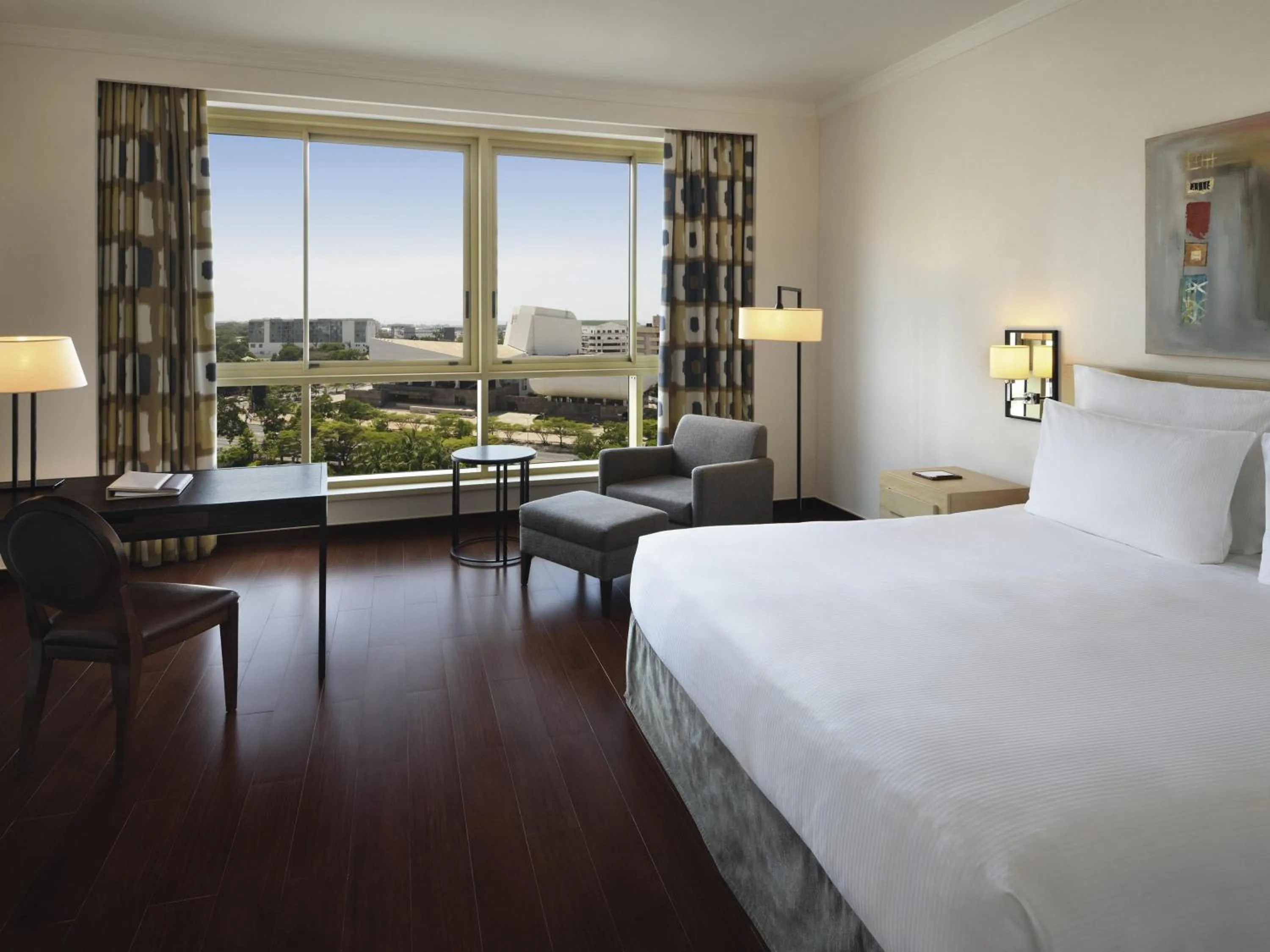 Bedroom, Bed in Mövenpick Ambassador Hotel Accra