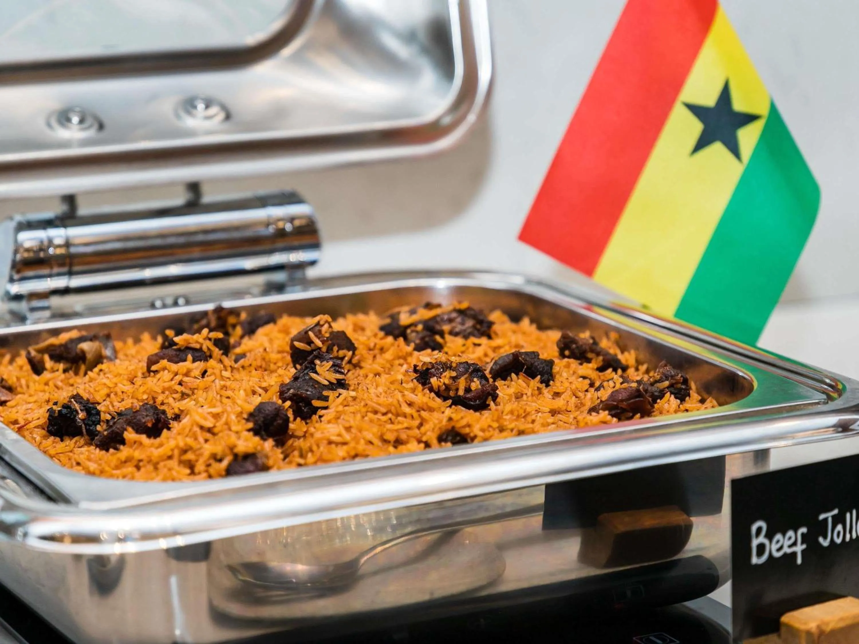 Restaurant/places to eat in Mövenpick Ambassador Hotel Accra