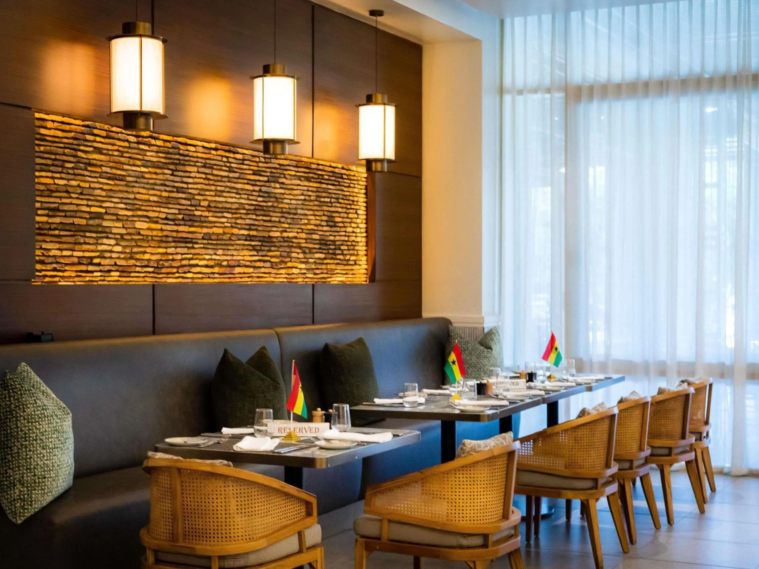 Restaurant/places to eat in Mövenpick Ambassador Hotel Accra