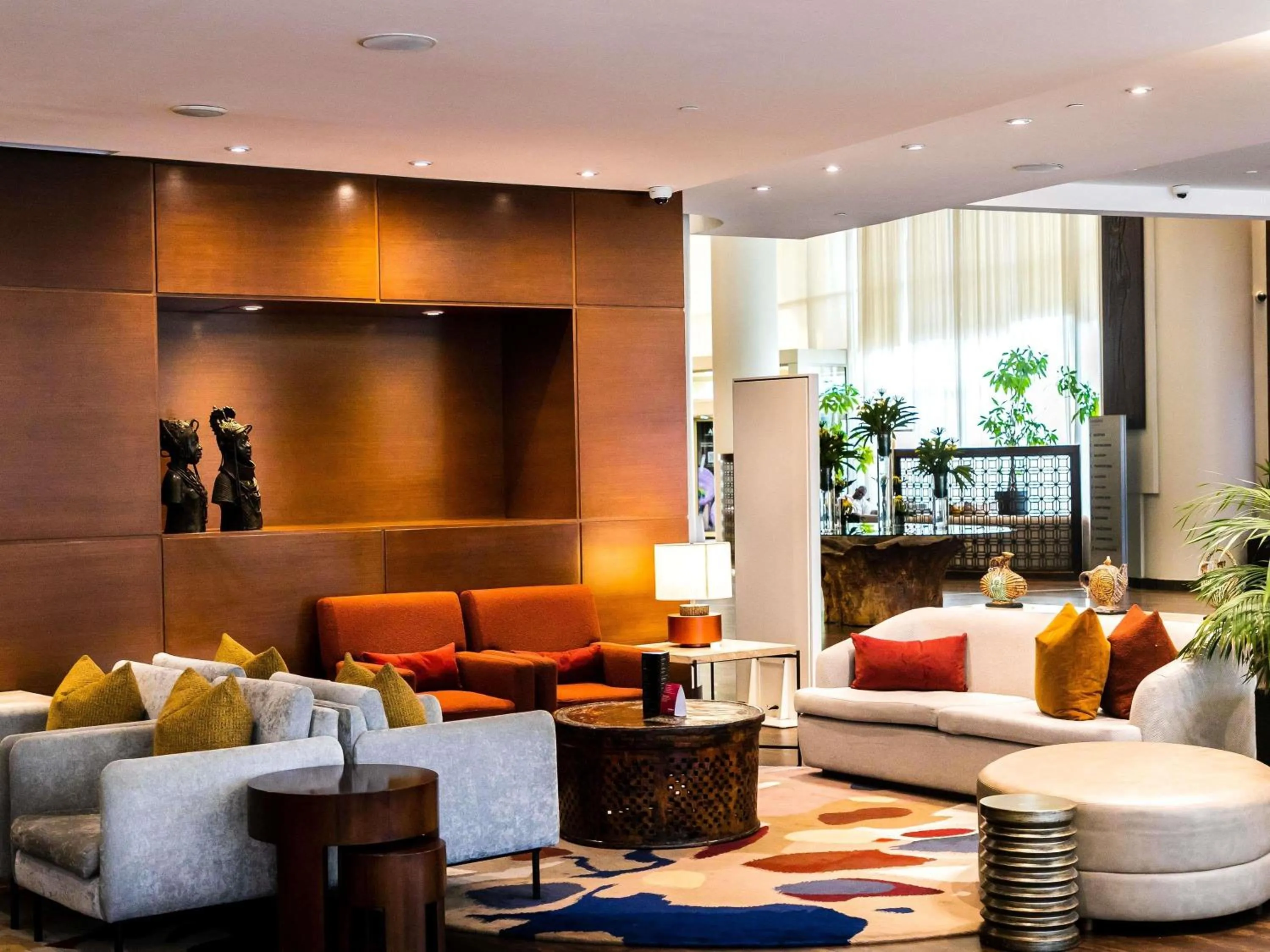 Lounge or bar in Mövenpick Ambassador Hotel Accra