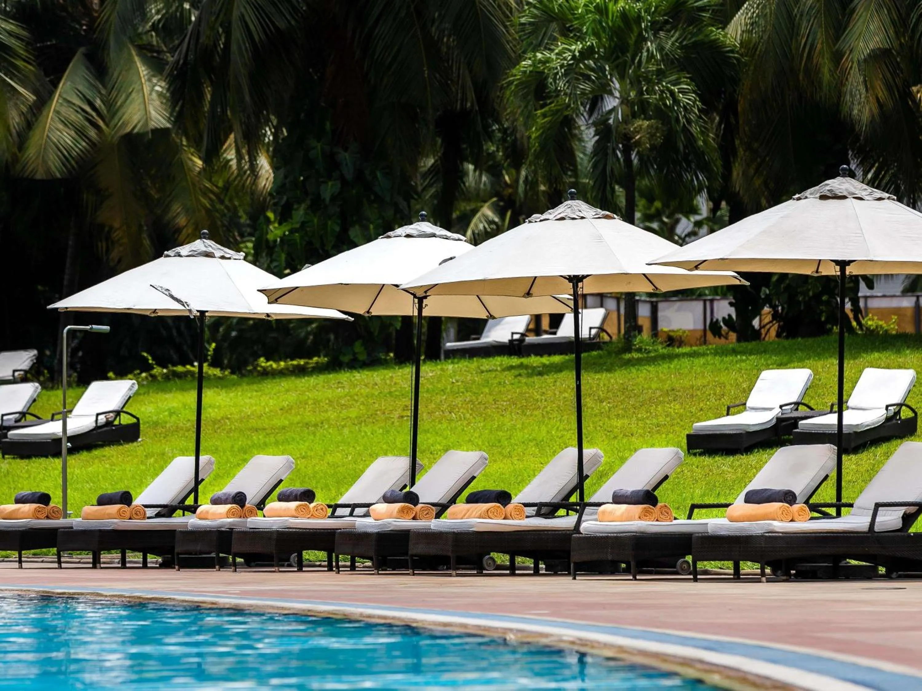Pool view in Mövenpick Ambassador Hotel Accra