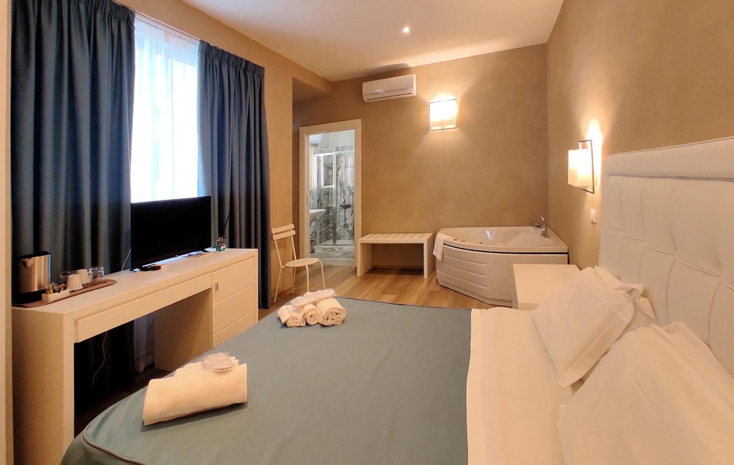 Bed in Hotel Cecina Beach