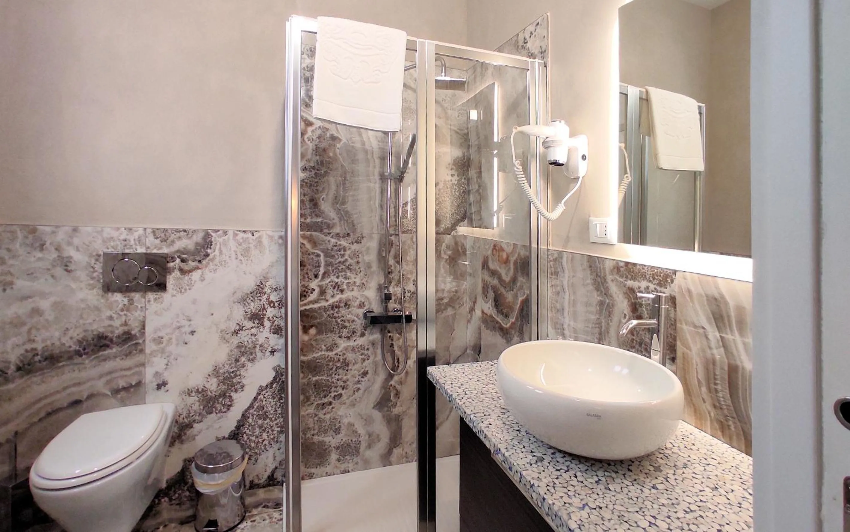 Shower in Hotel Cecina Beach