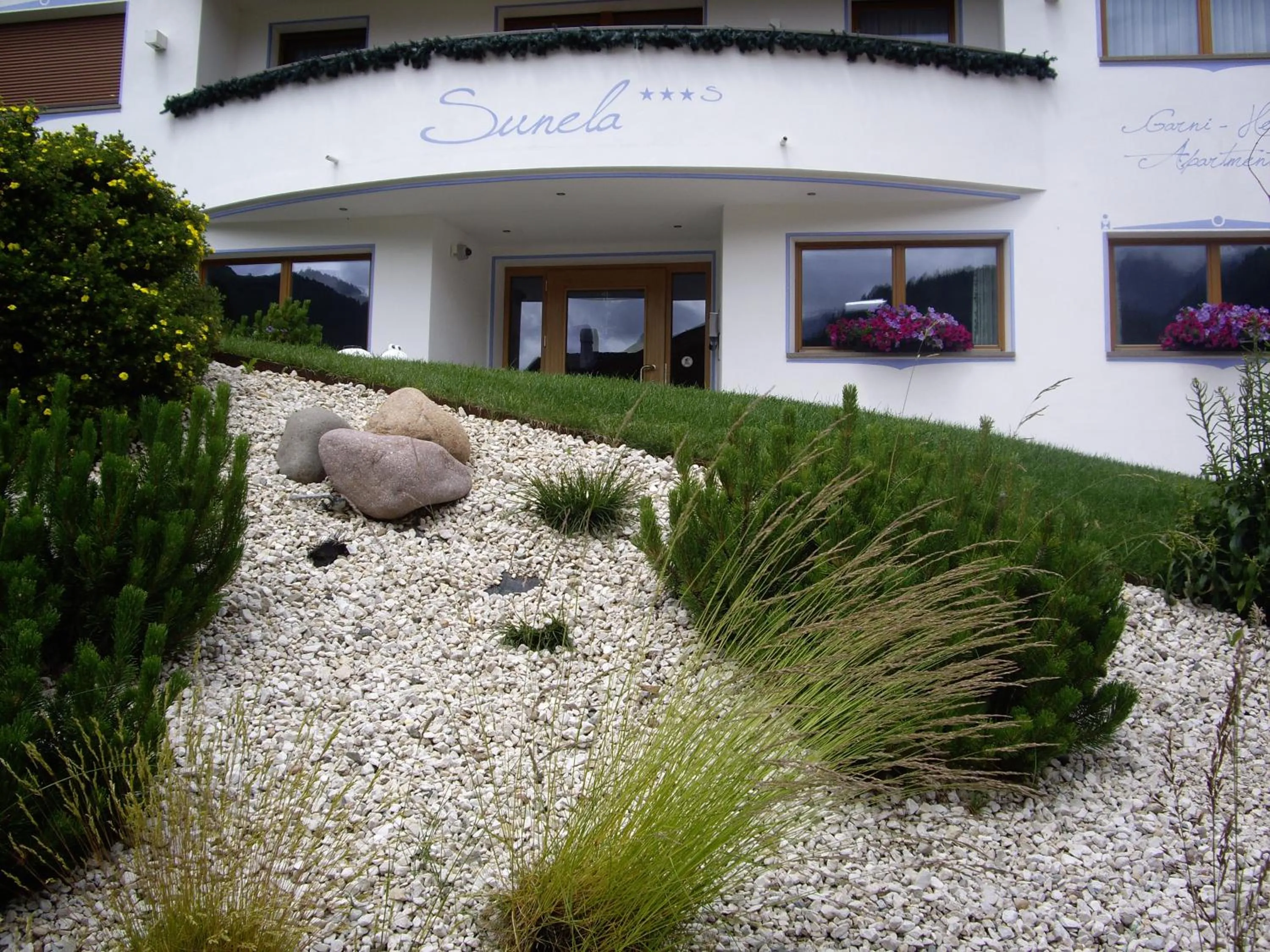 Garden in Apartments Sunela