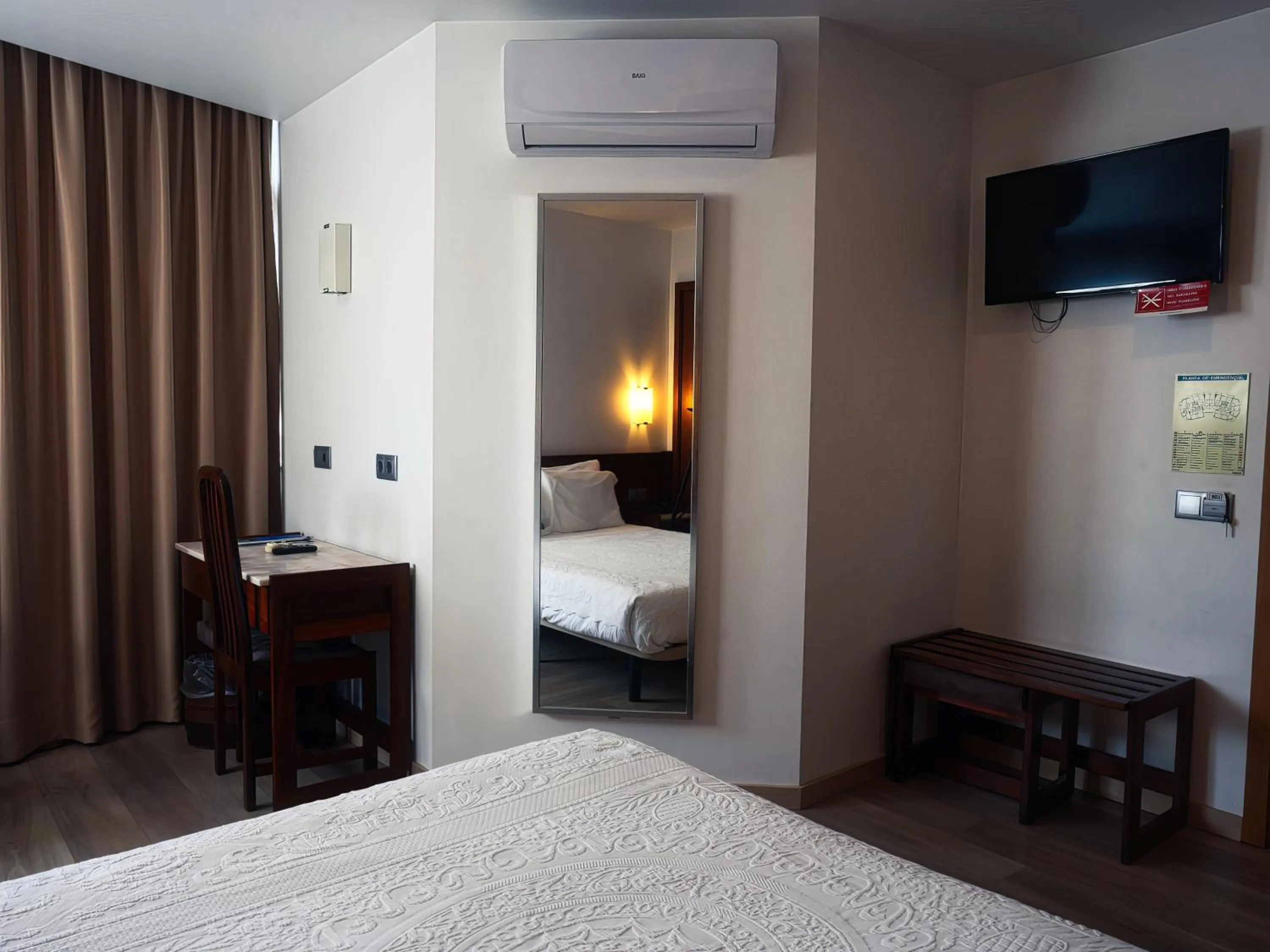 Facility for disabled guests, Bed in Hotel São Francisco