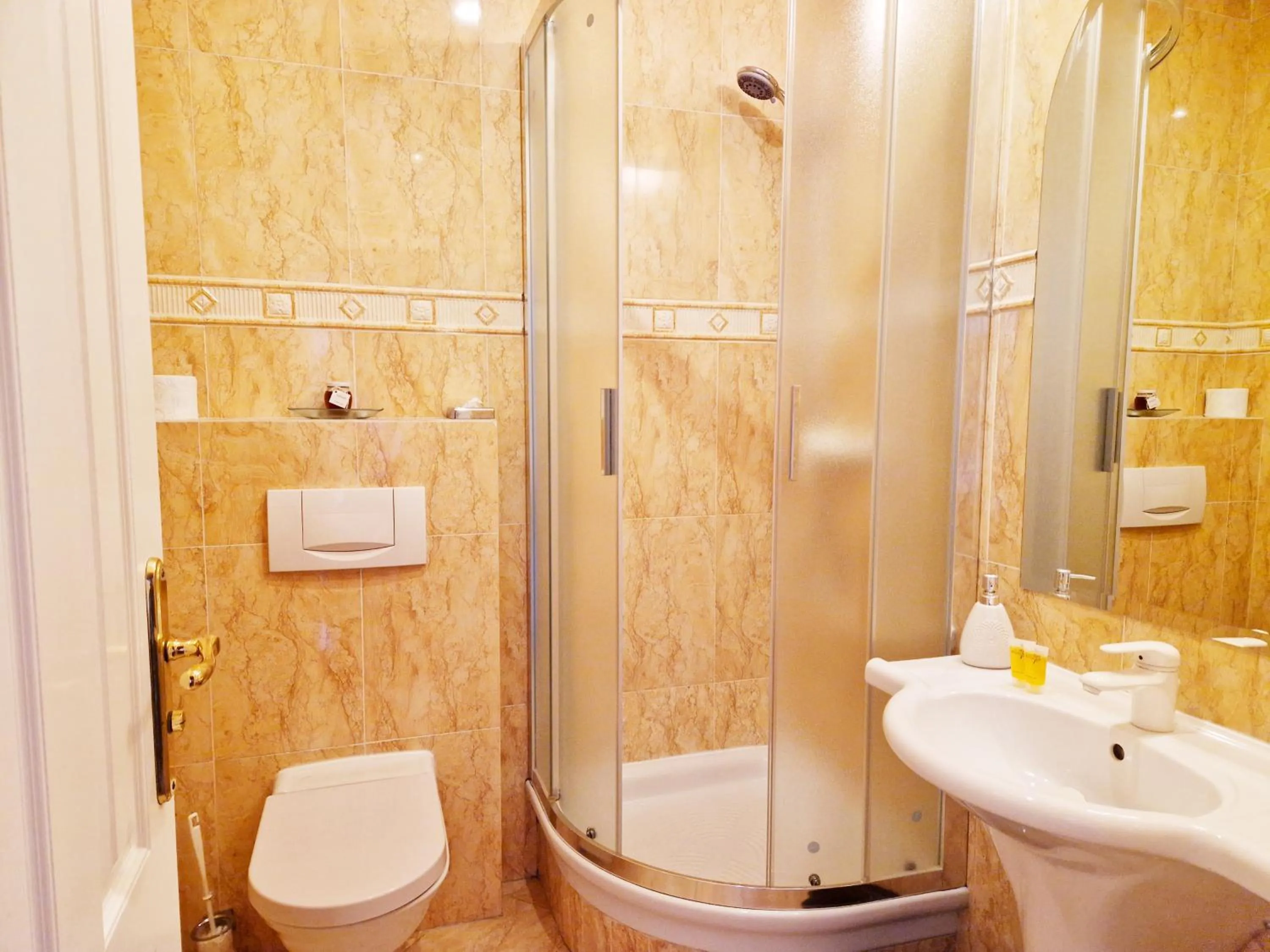 Bathroom in ROMANTIK HOTEL ELEONORA