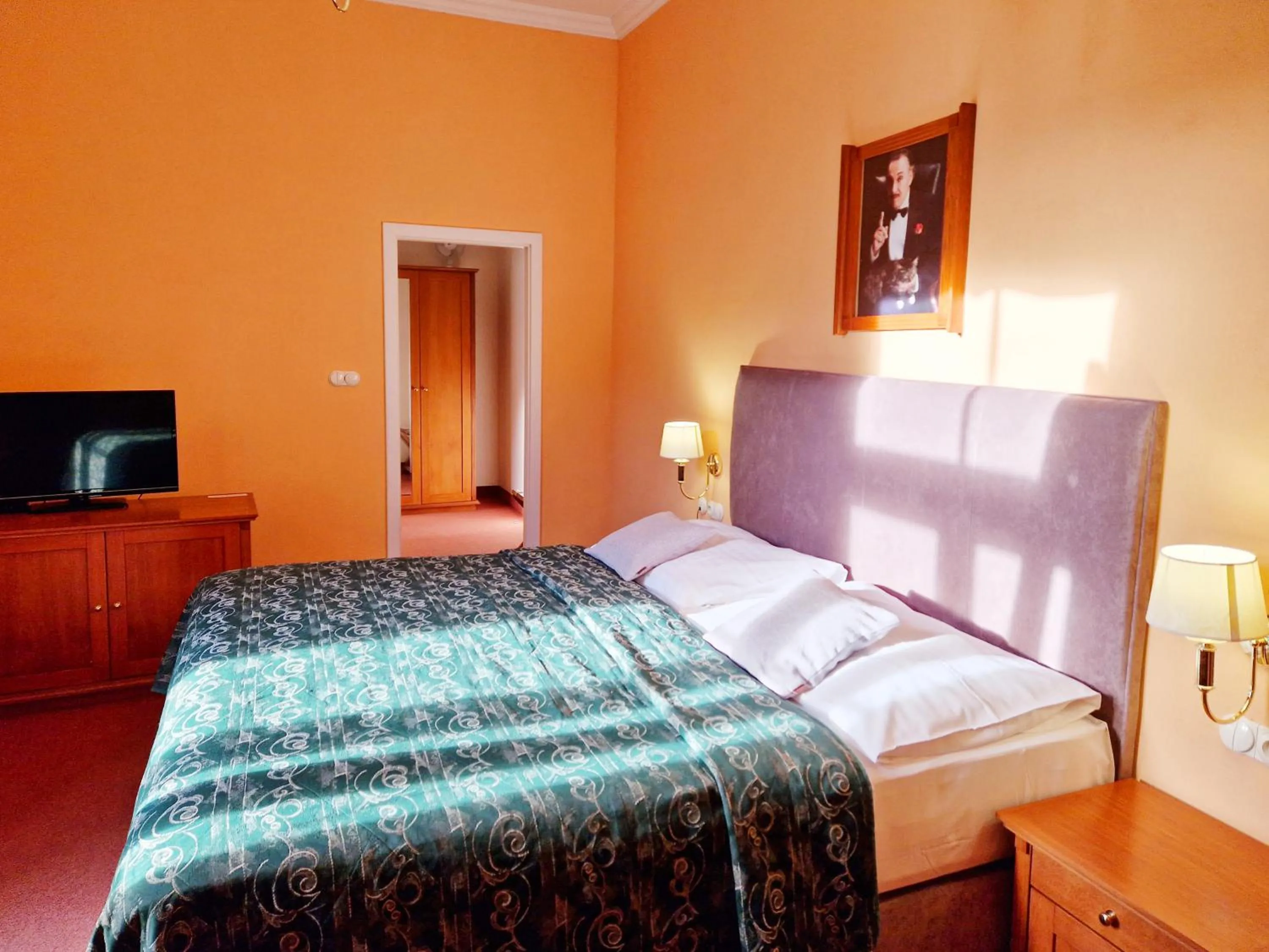 Bed in ROMANTIK HOTEL ELEONORA