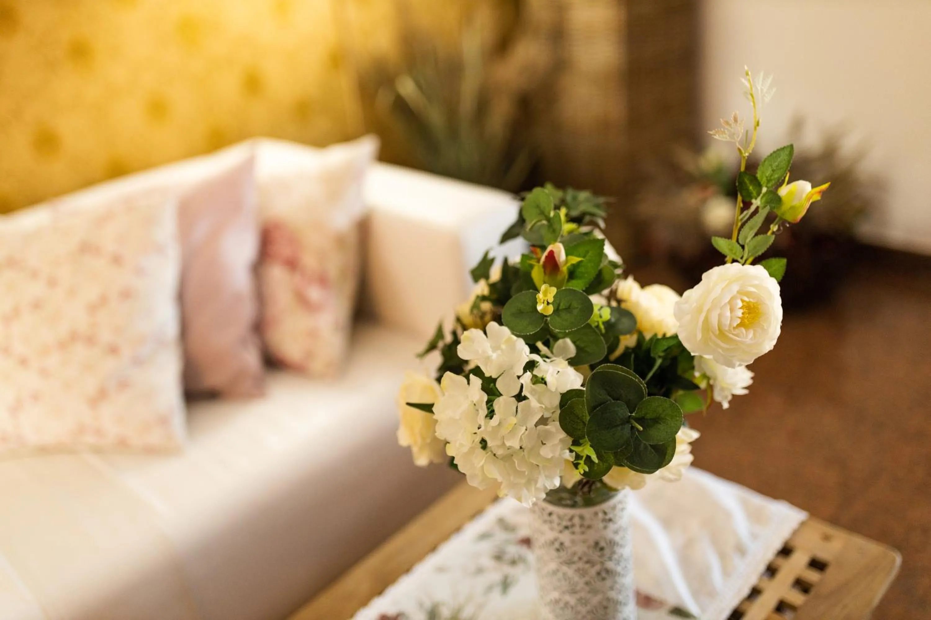 Lobby or reception, Bed in ROMANTIK HOTEL ELEONORA