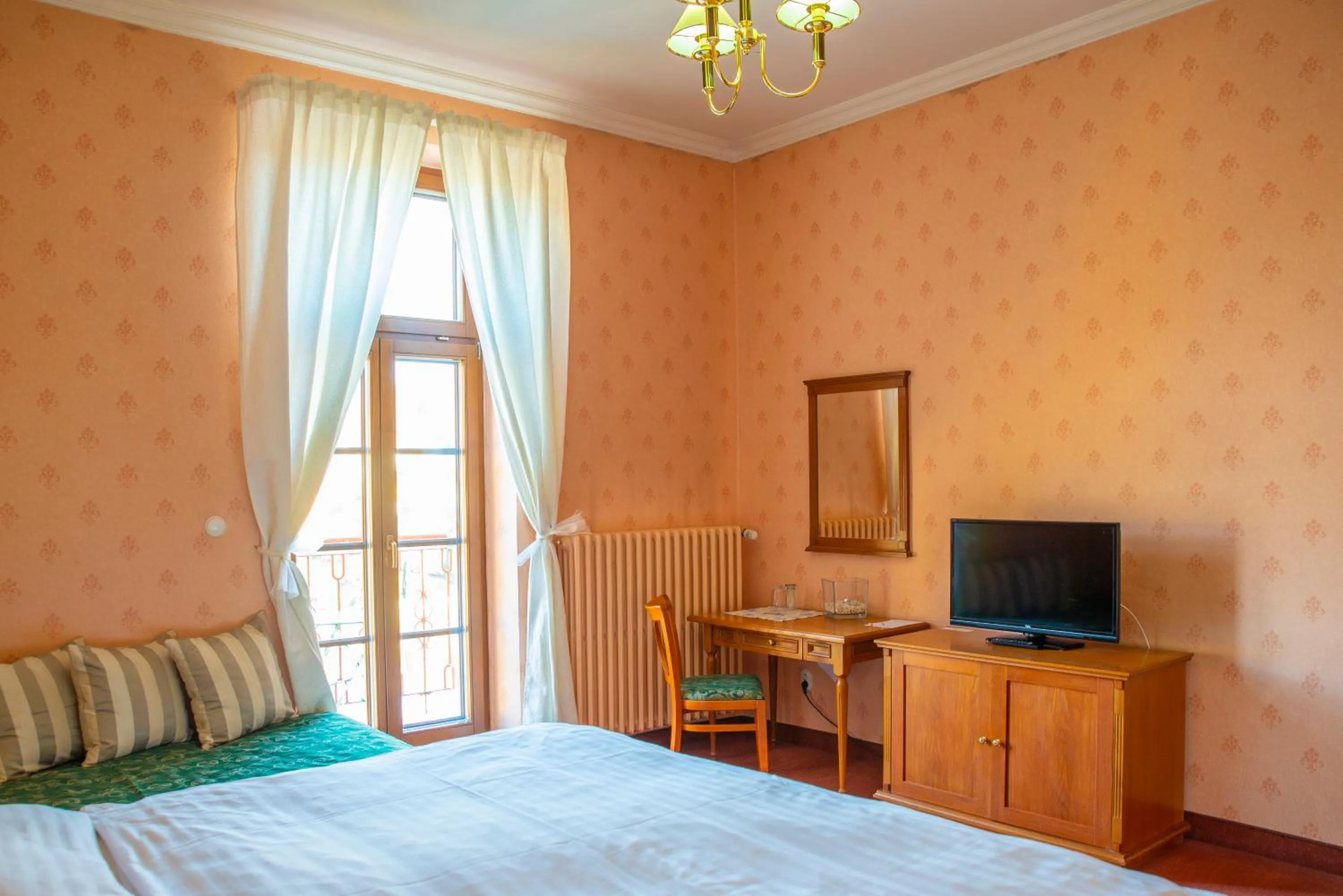 Bed in ROMANTIK HOTEL ELEONORA