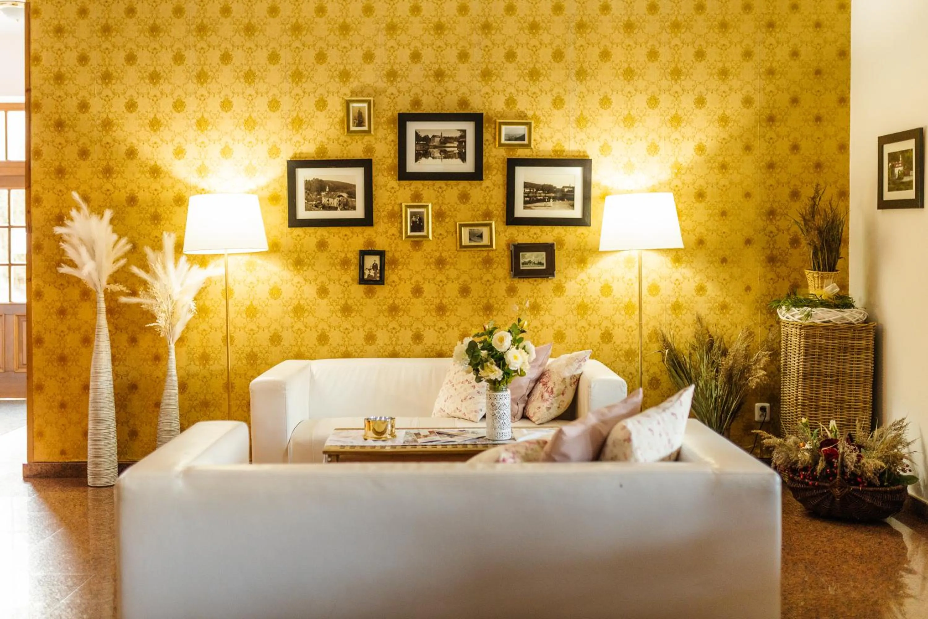 Lobby or reception in ROMANTIK HOTEL ELEONORA