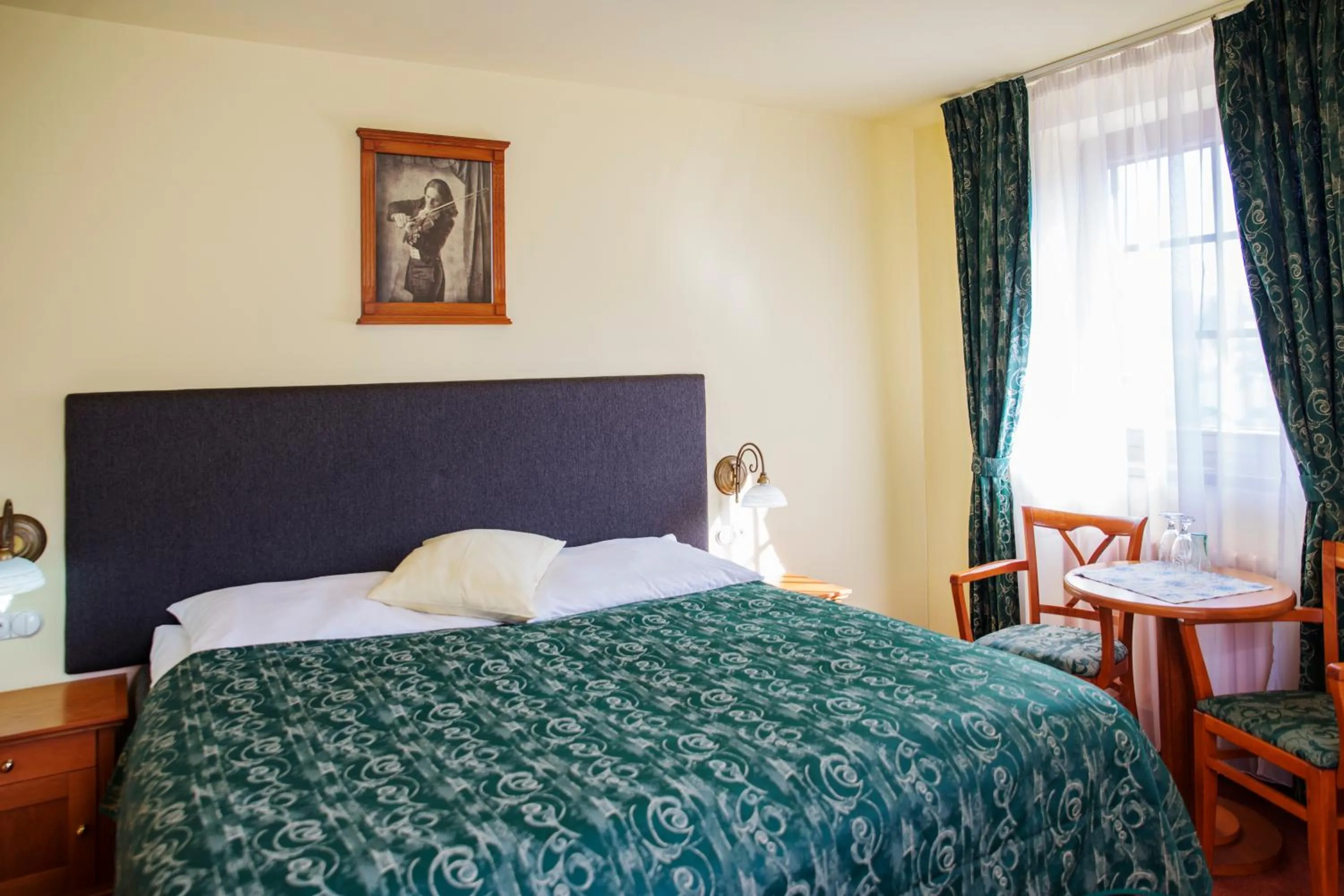 Bed in ROMANTIK HOTEL ELEONORA