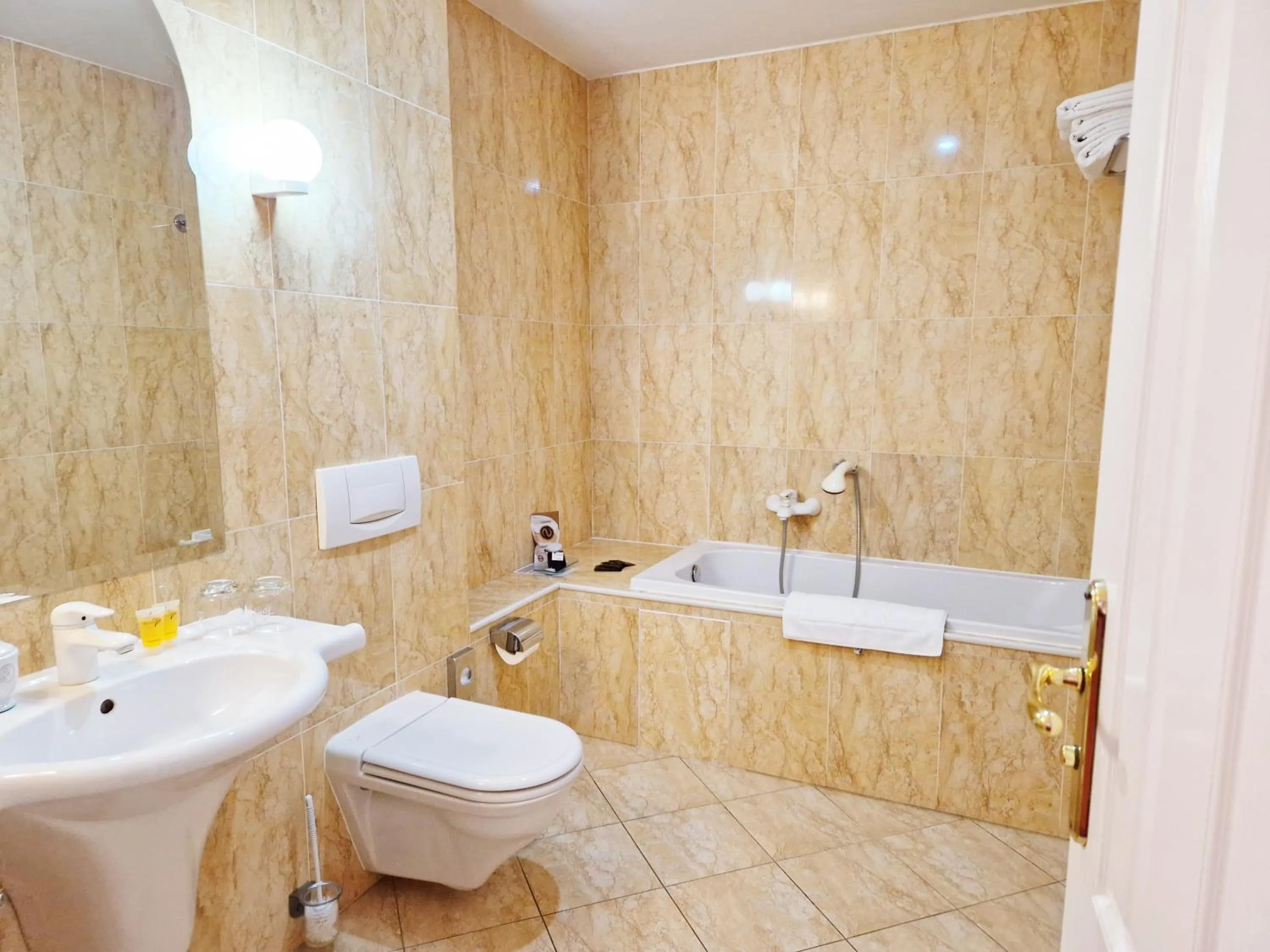 Bathroom in ROMANTIK HOTEL ELEONORA