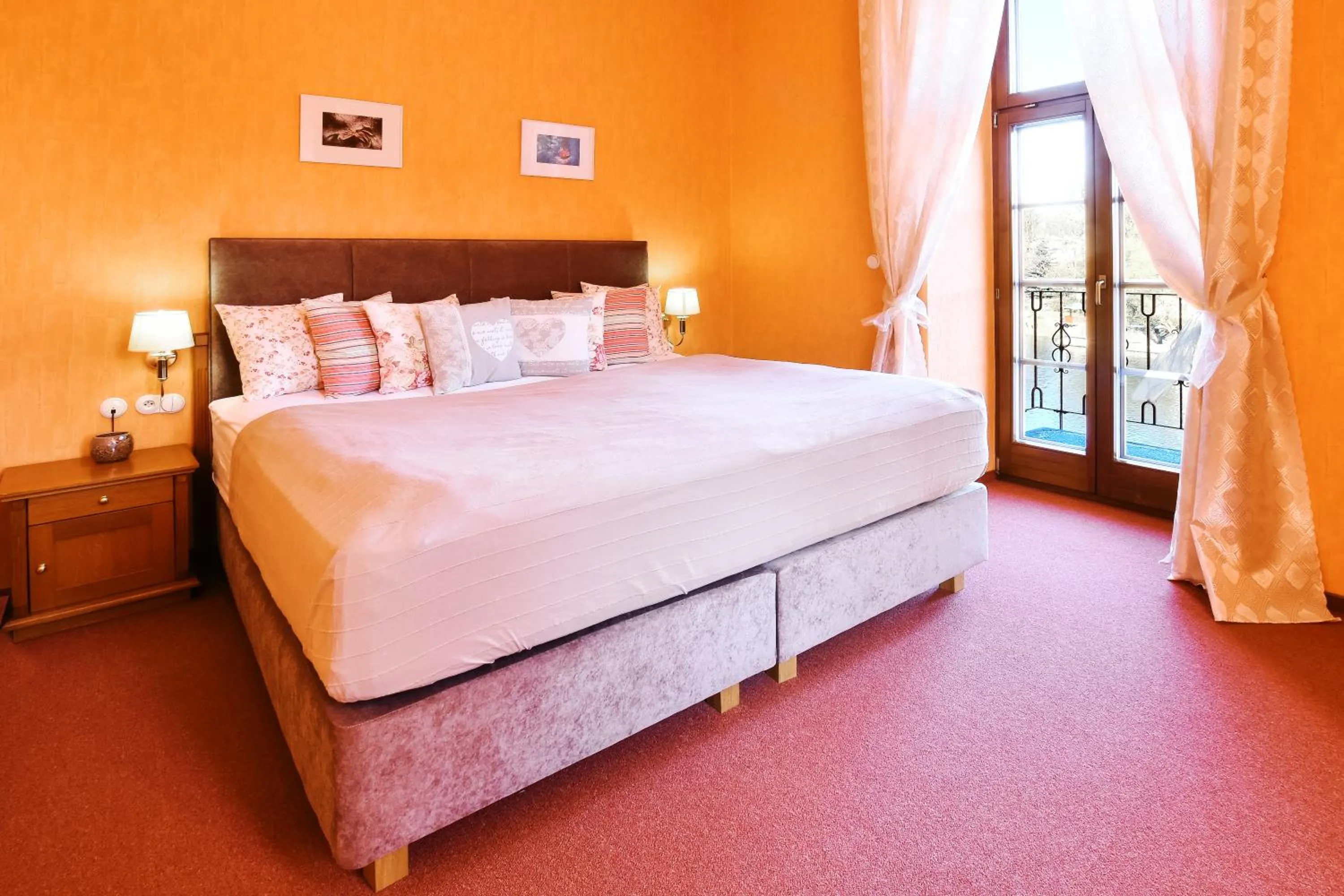 Bed in ROMANTIK HOTEL ELEONORA