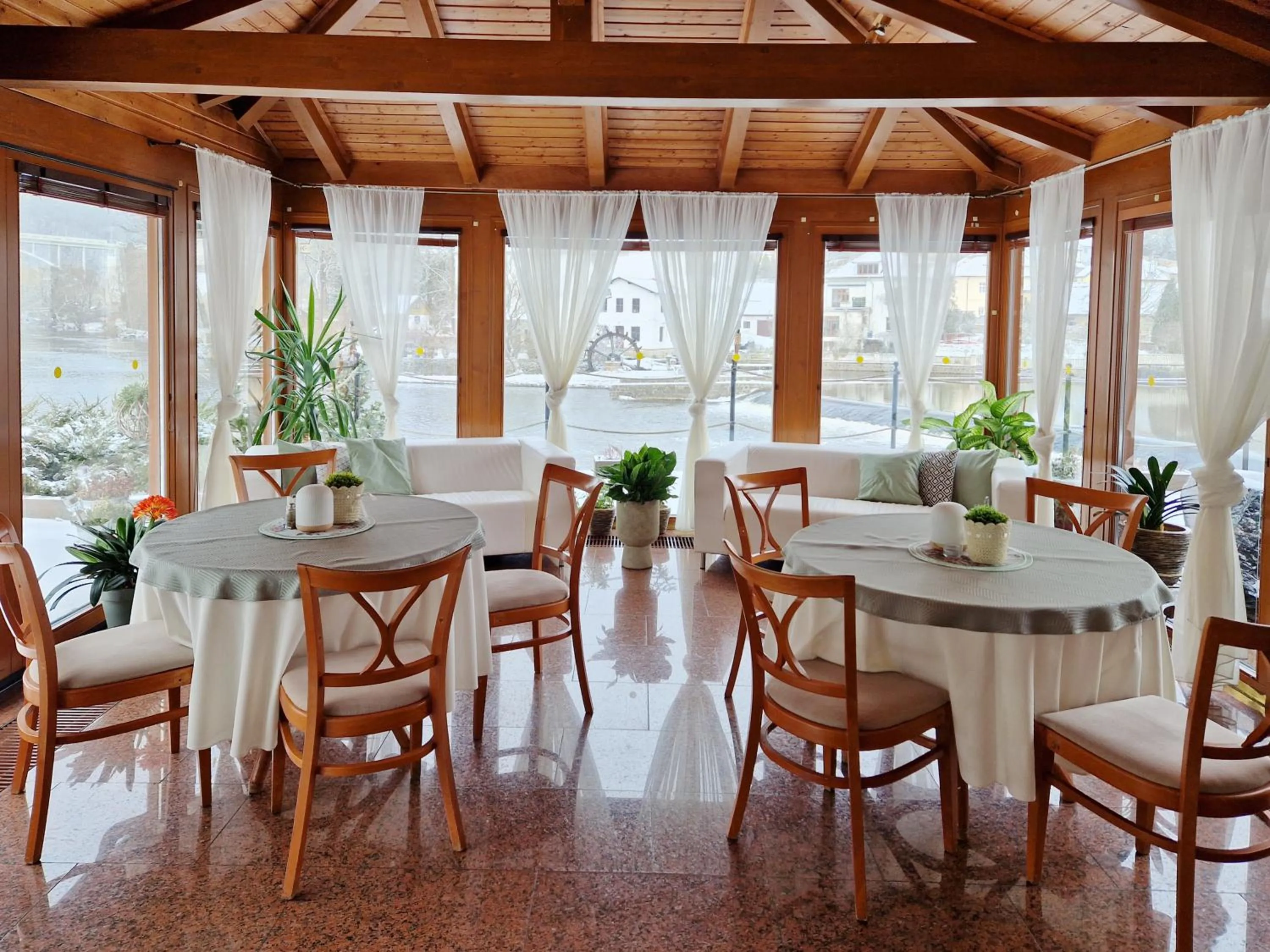 Restaurant/places to eat in ROMANTIK HOTEL ELEONORA