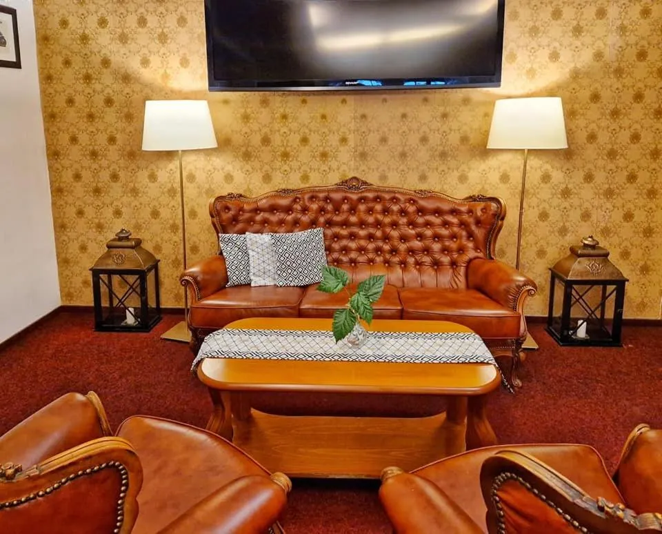 Communal lounge/ TV room in ROMANTIK HOTEL ELEONORA