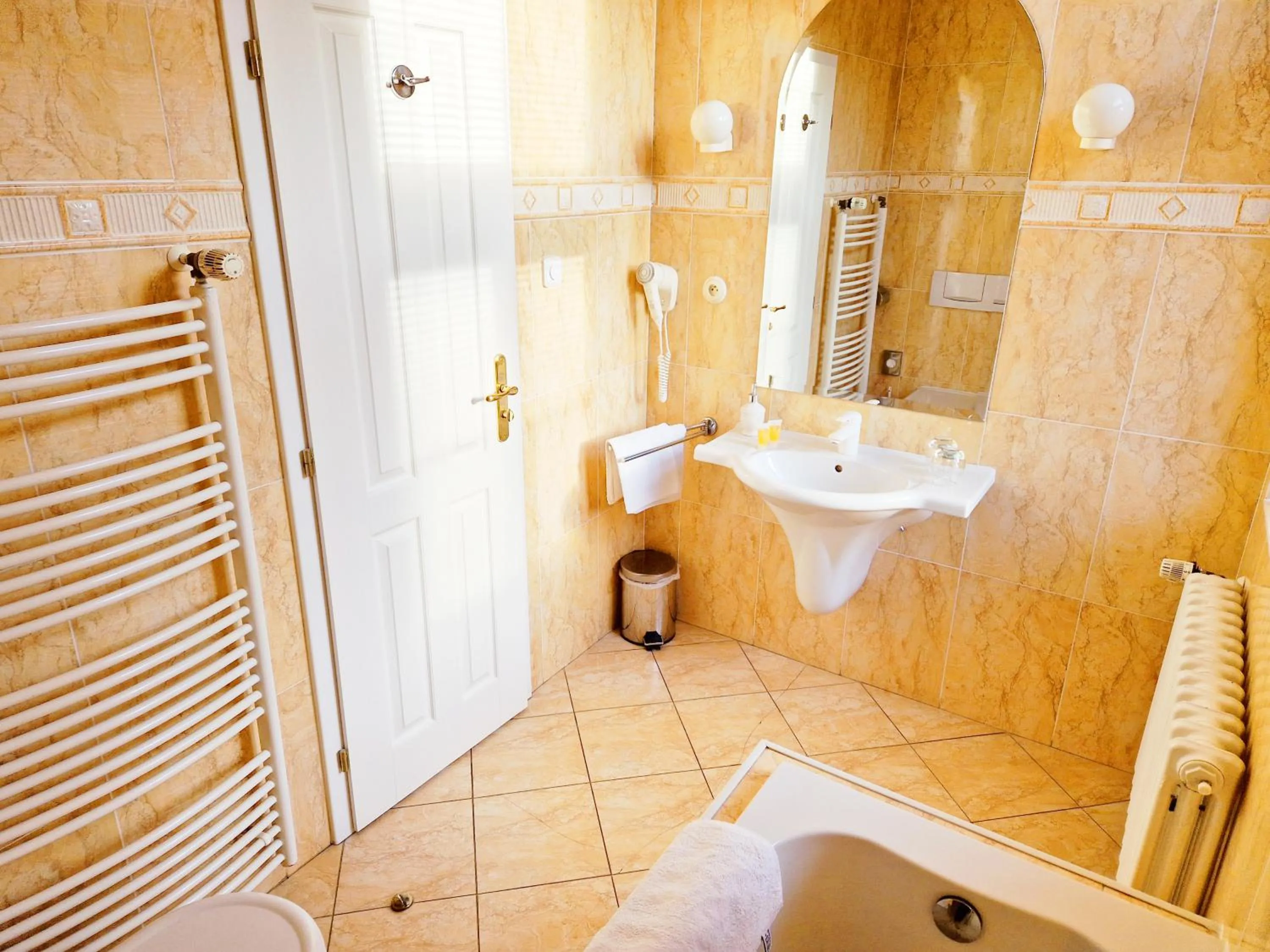 Bathroom in ROMANTIK HOTEL ELEONORA