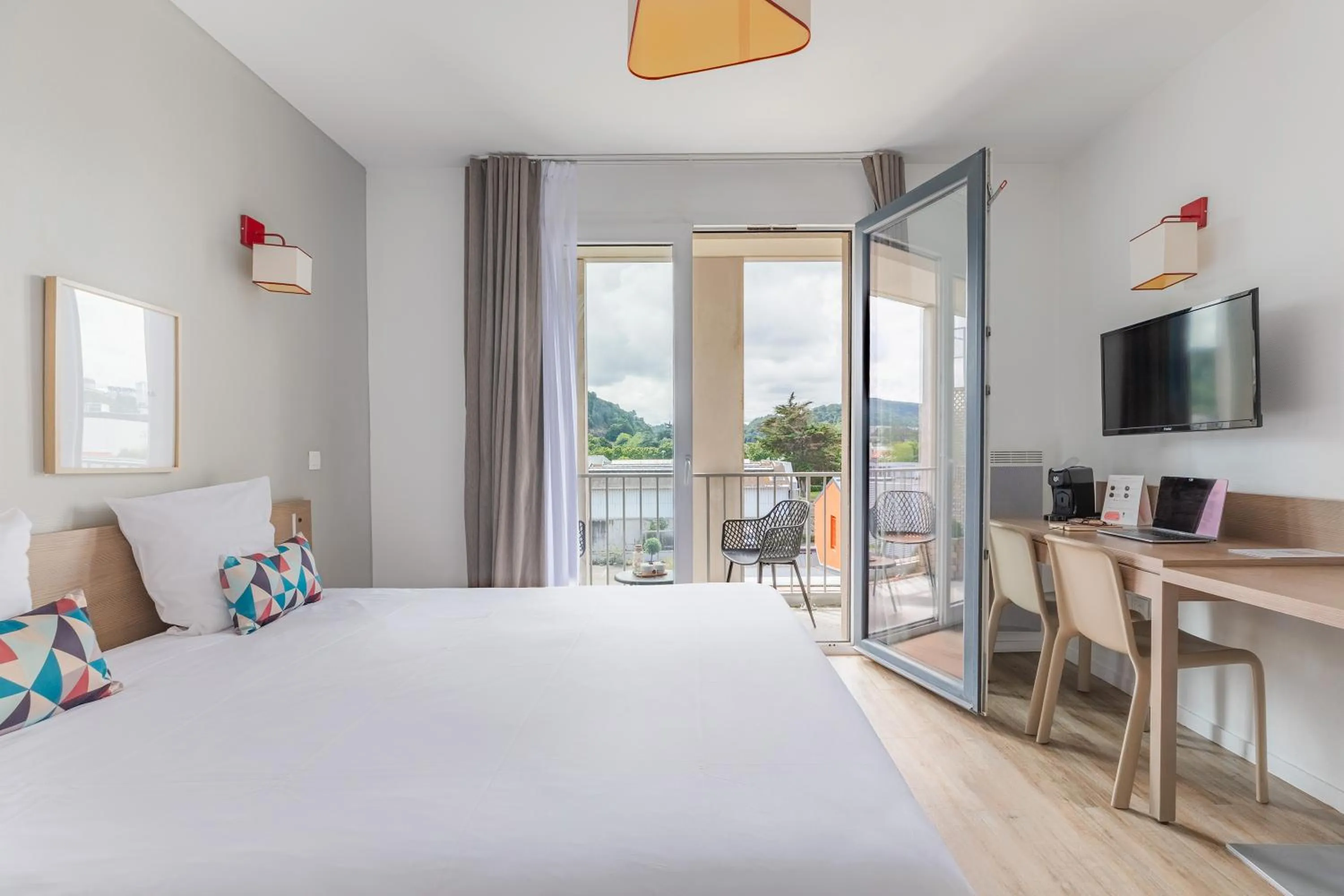 Bed in Appart'City Confort Cherbourg