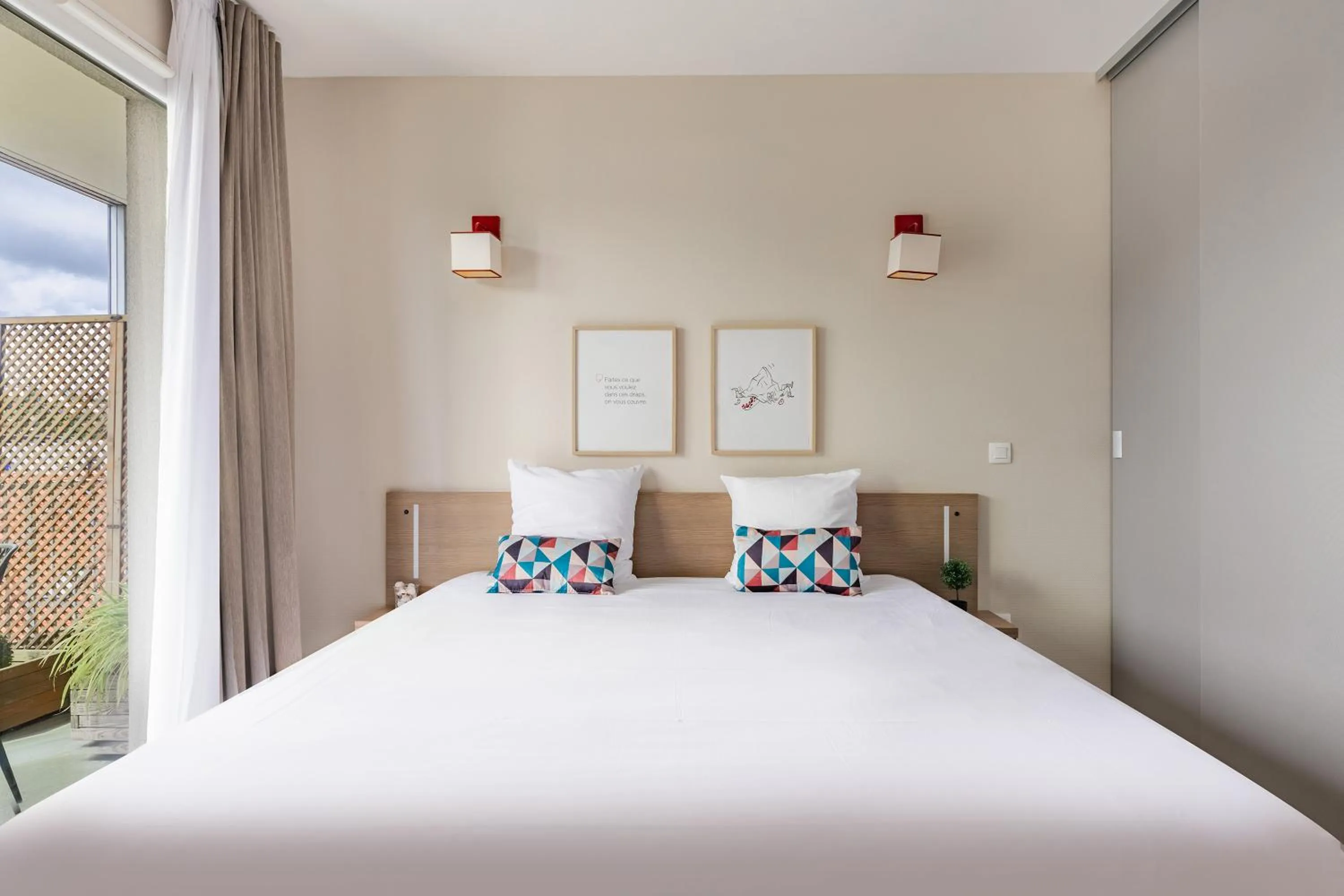 Bed in Appart'City Confort Cherbourg