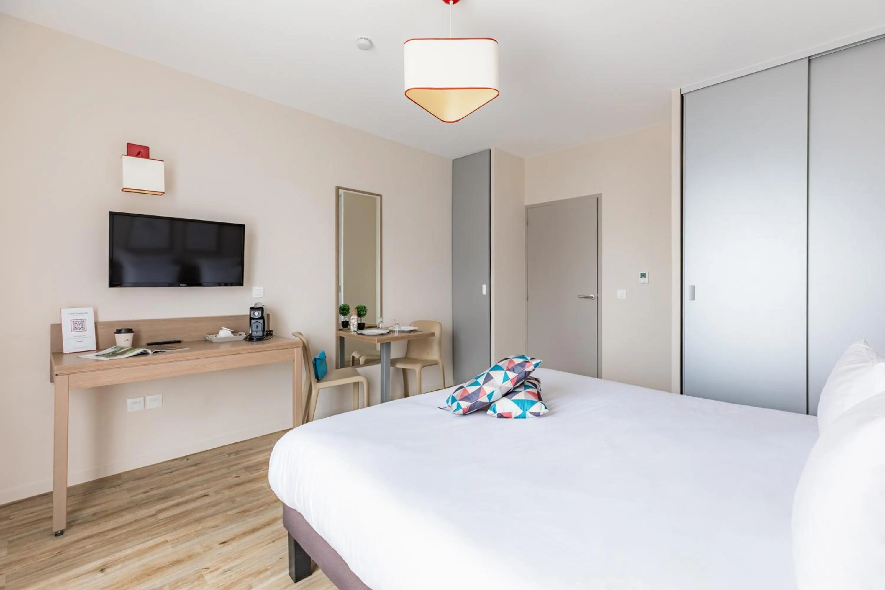 Bed in Appart'City Confort Cherbourg