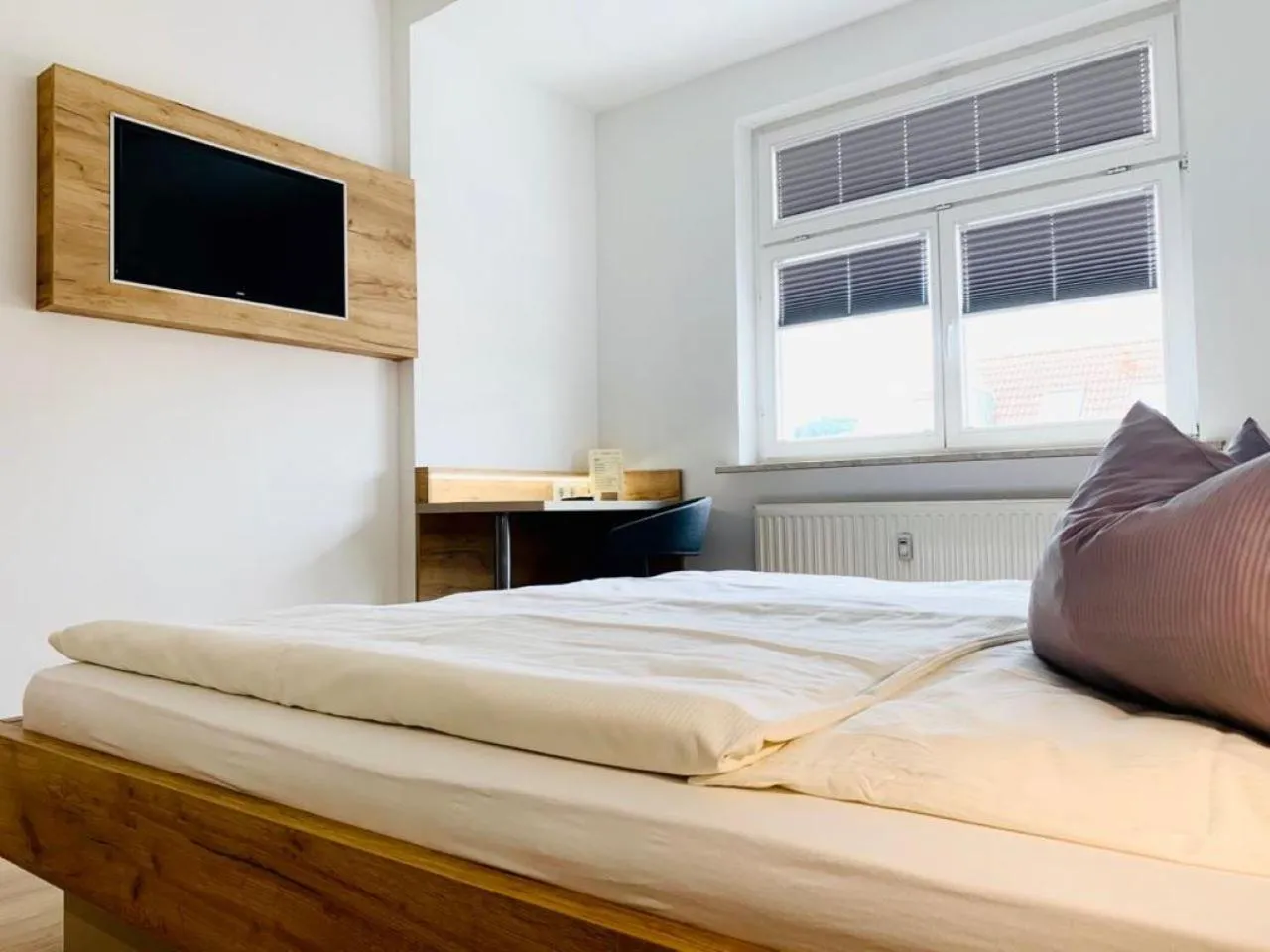 Photo of the whole room, Bed in City Hotel