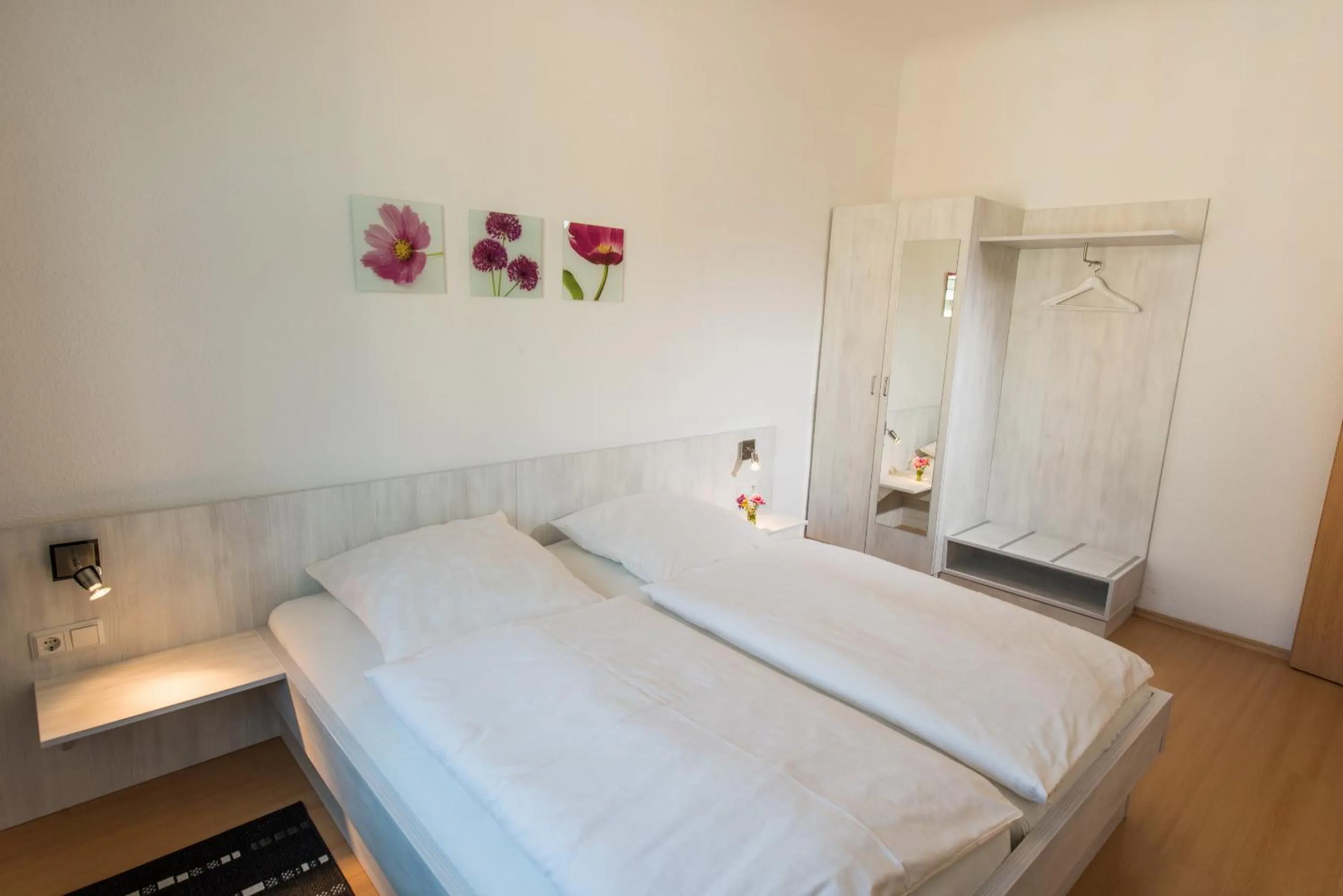 Photo of the whole room, Bed in City Hotel