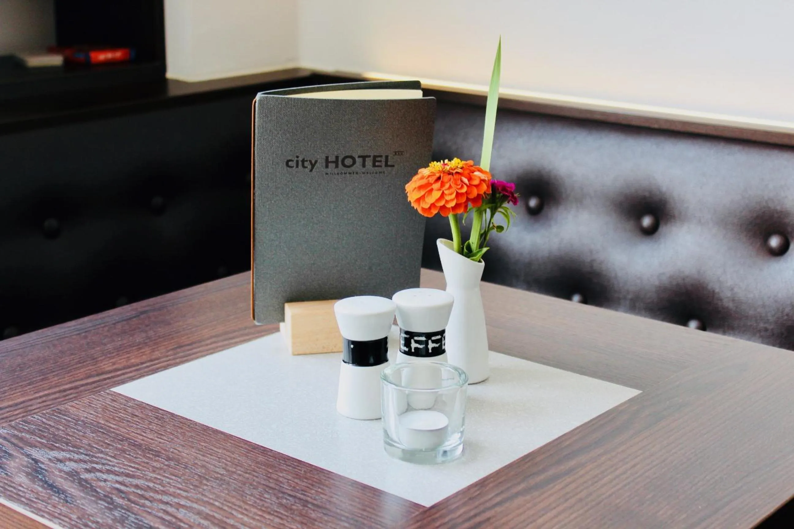 Lounge or bar in City Hotel