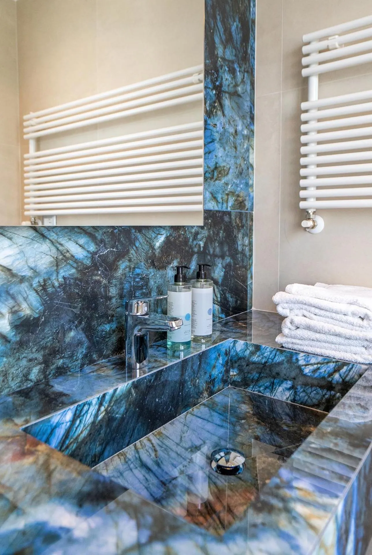 Bed in Hotel Acropolis