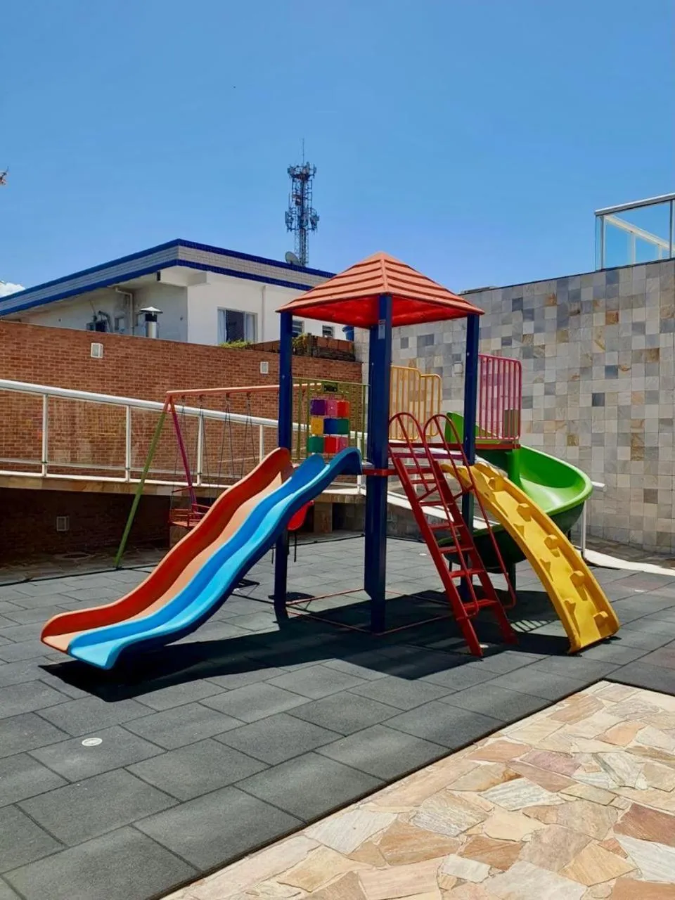 Apto. com varanda gourmet e piscina aquecida