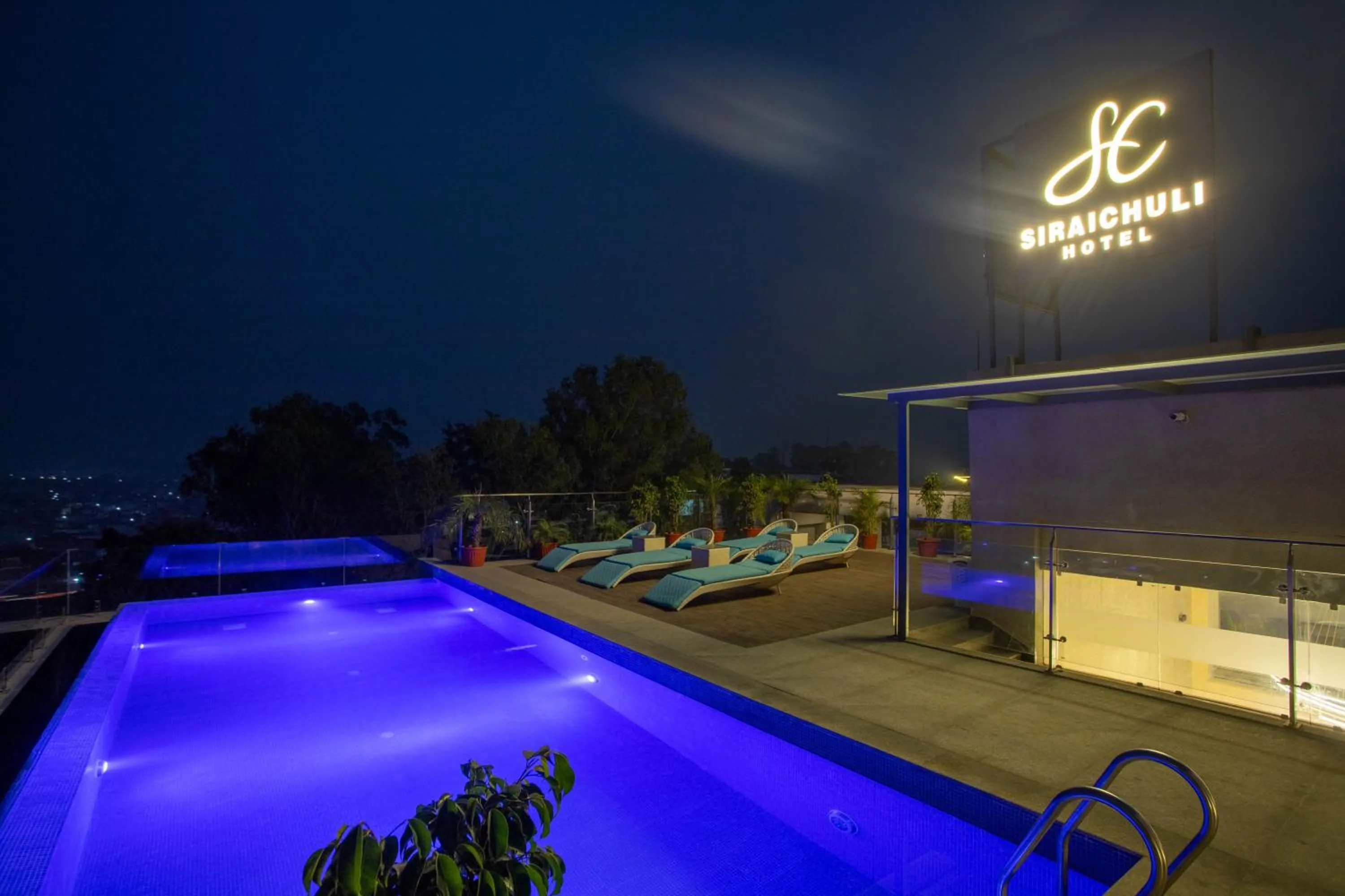 Swimming pool in Hotel Siraichuli