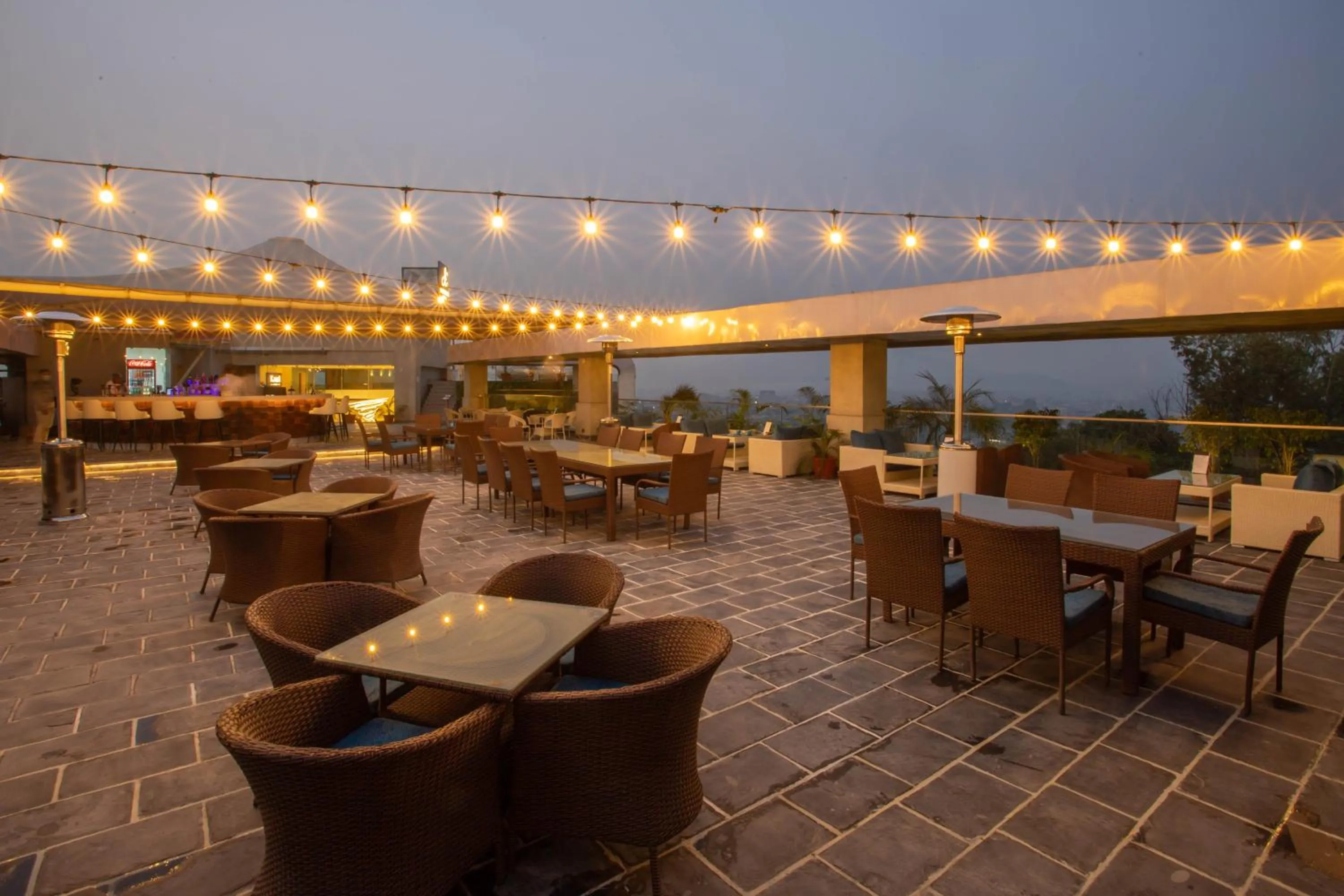 Restaurant/places to eat in Hotel Siraichuli