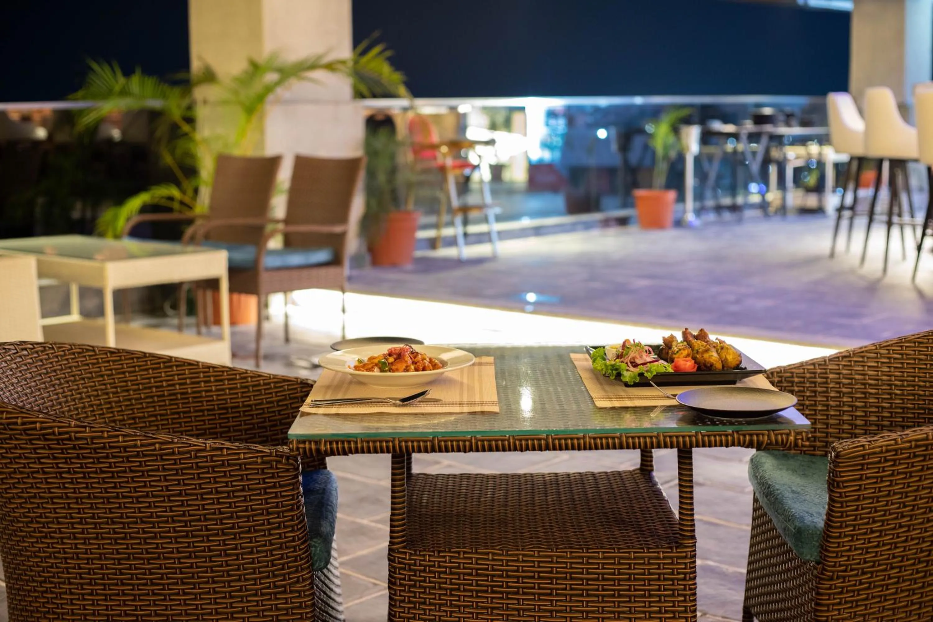 Restaurant/places to eat in Hotel Siraichuli