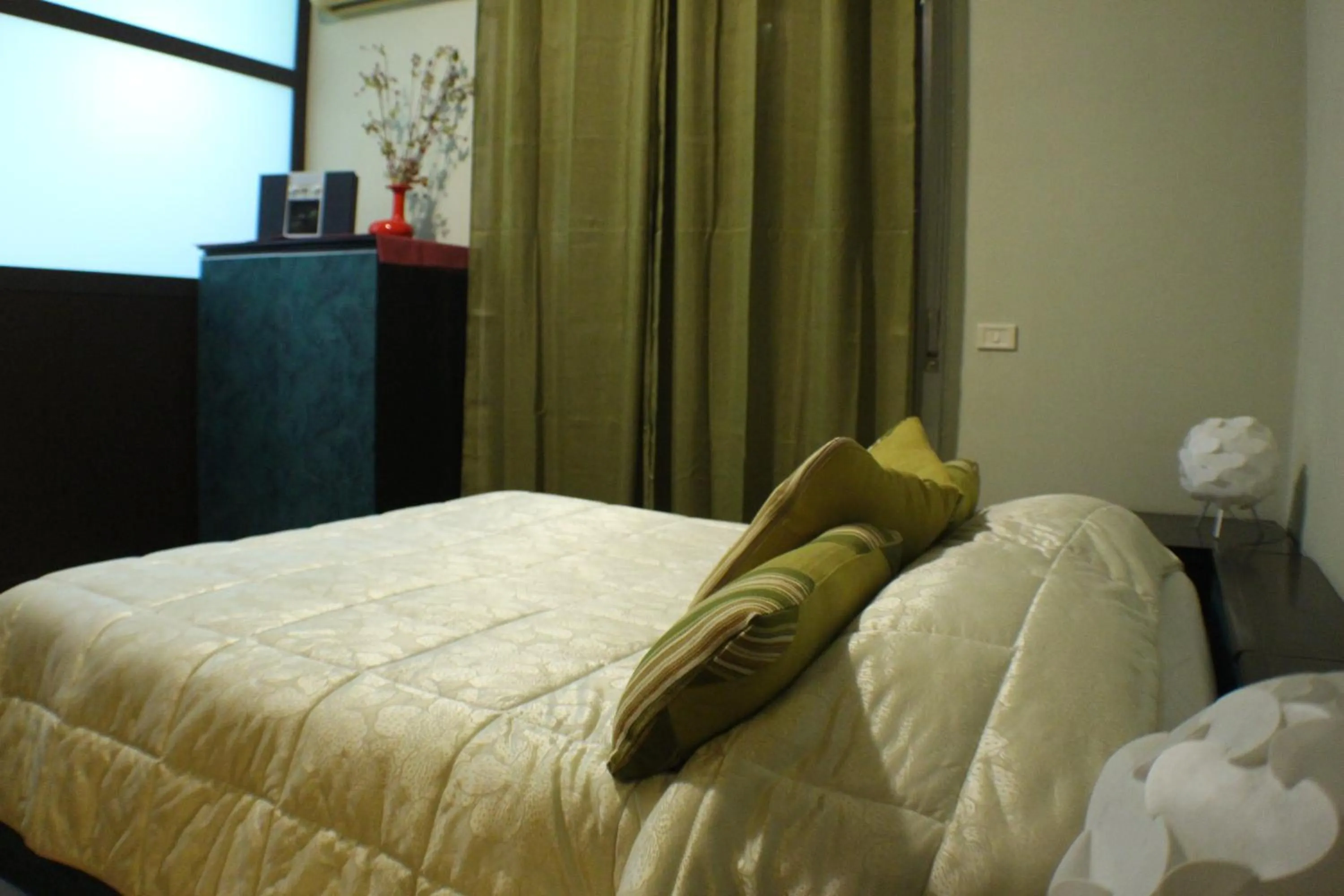 Photo of the whole room, Bed in San Nicolò House