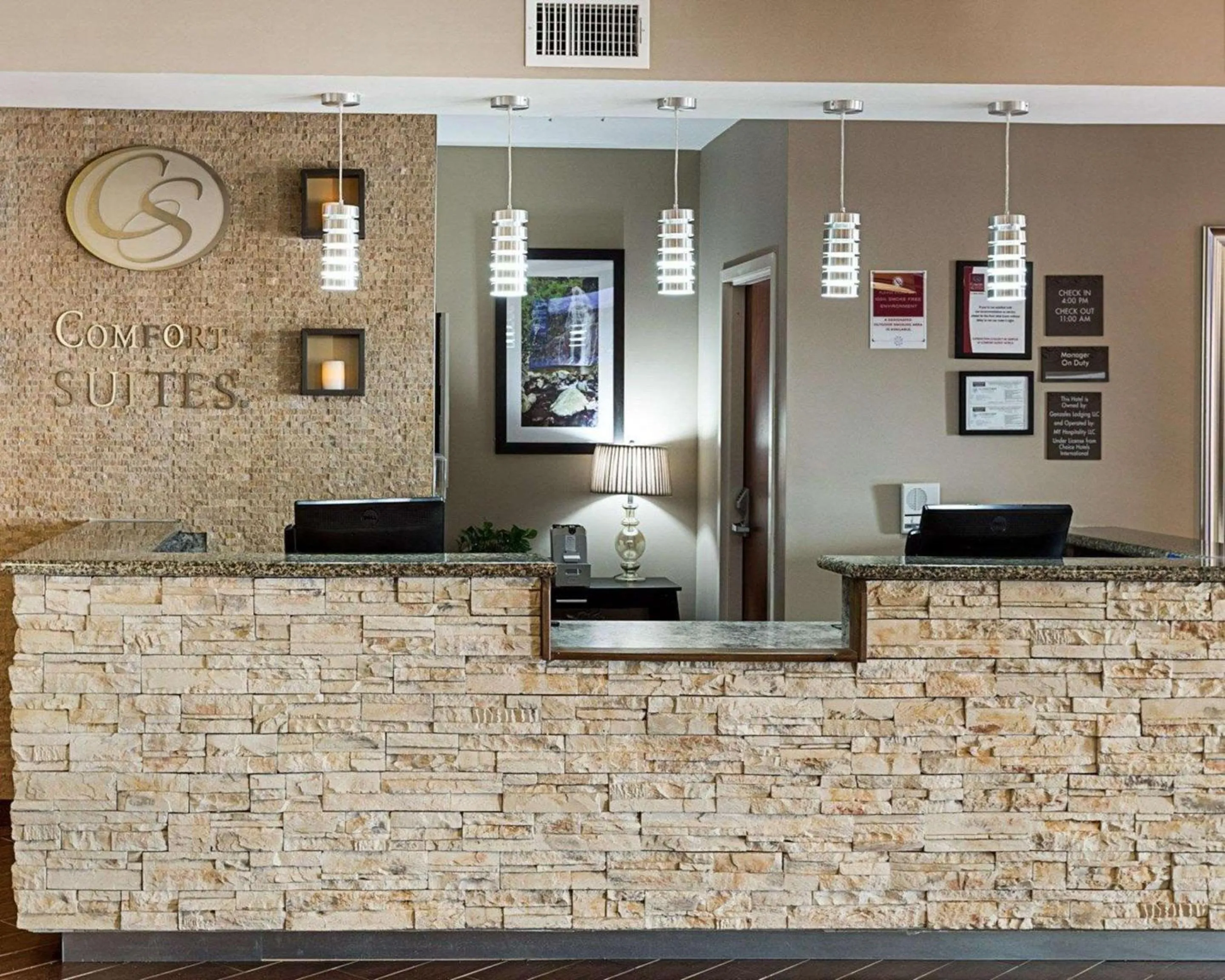 Lobby or reception in Comfort Suites near Tanger Outlet Mall