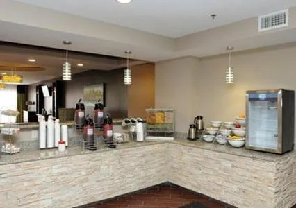 Restaurant/places to eat in Comfort Suites near Tanger Outlet Mall