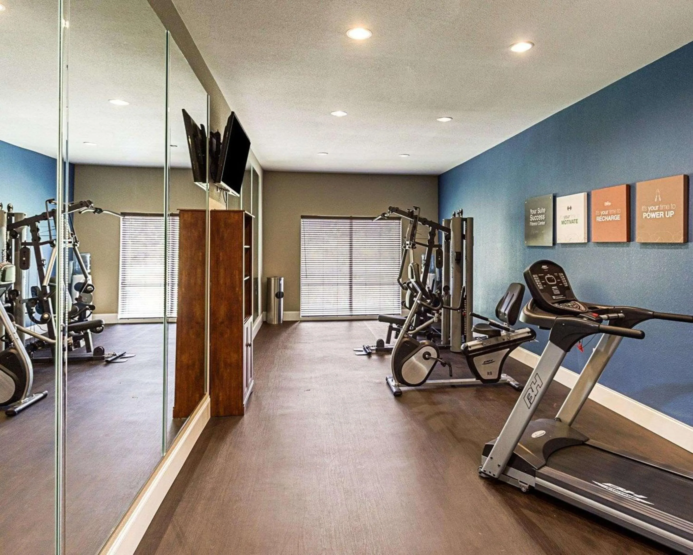 Fitness centre/facilities in Comfort Suites near Tanger Outlet Mall