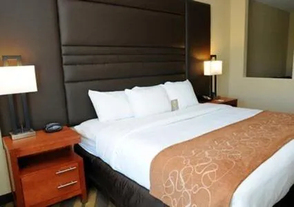 Bed in Comfort Suites near Tanger Outlet Mall