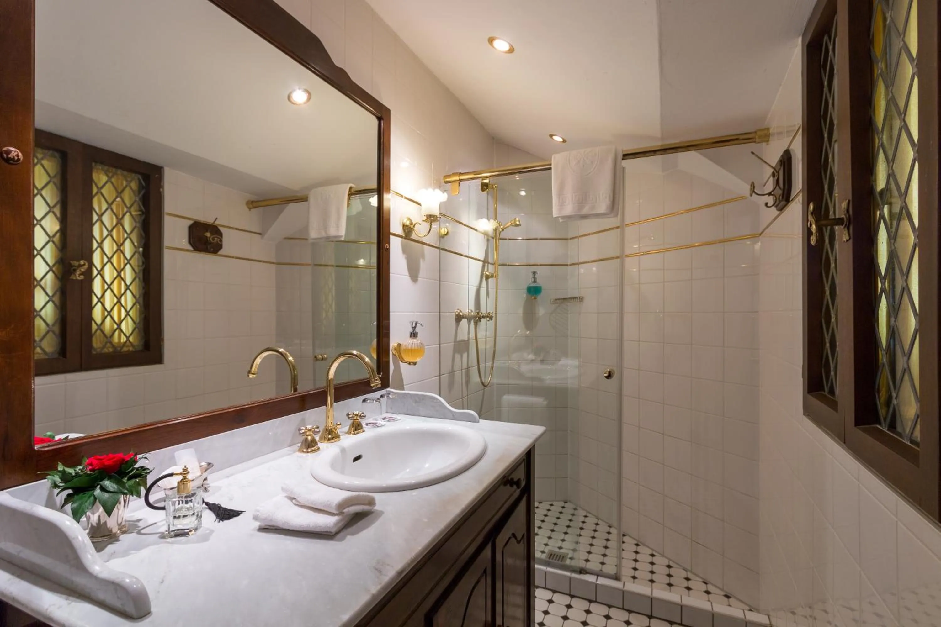 Bathroom in Burghotel auf Schönburg