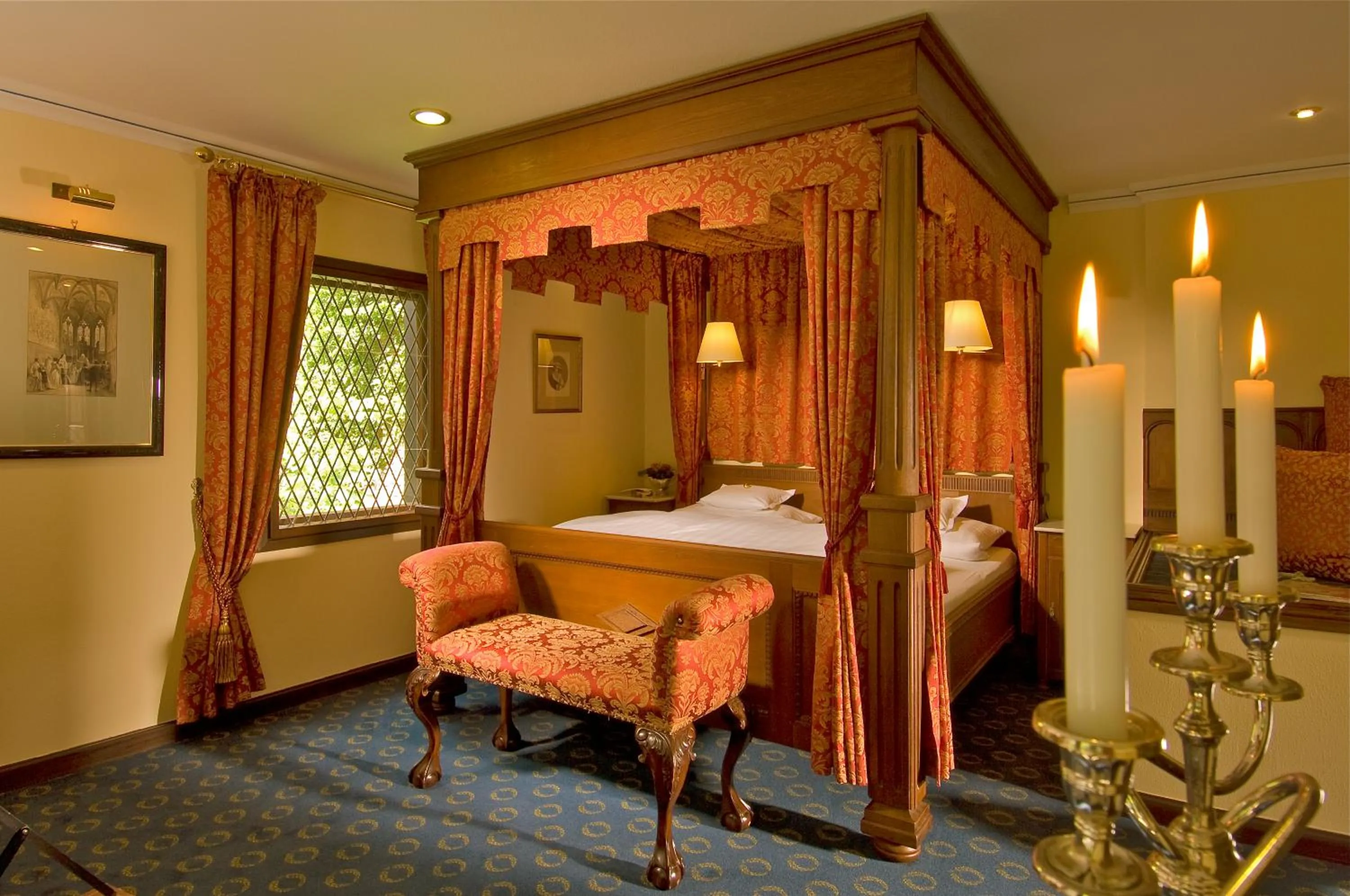 Photo of the whole room, Bed in Burghotel auf Schönburg